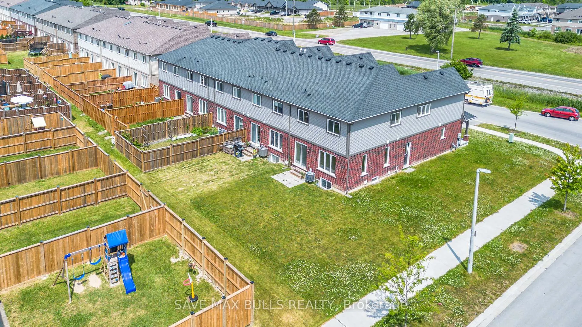 Photo 5 of 636 Julia Drive, Welland, Coyle Creek — HOMEH