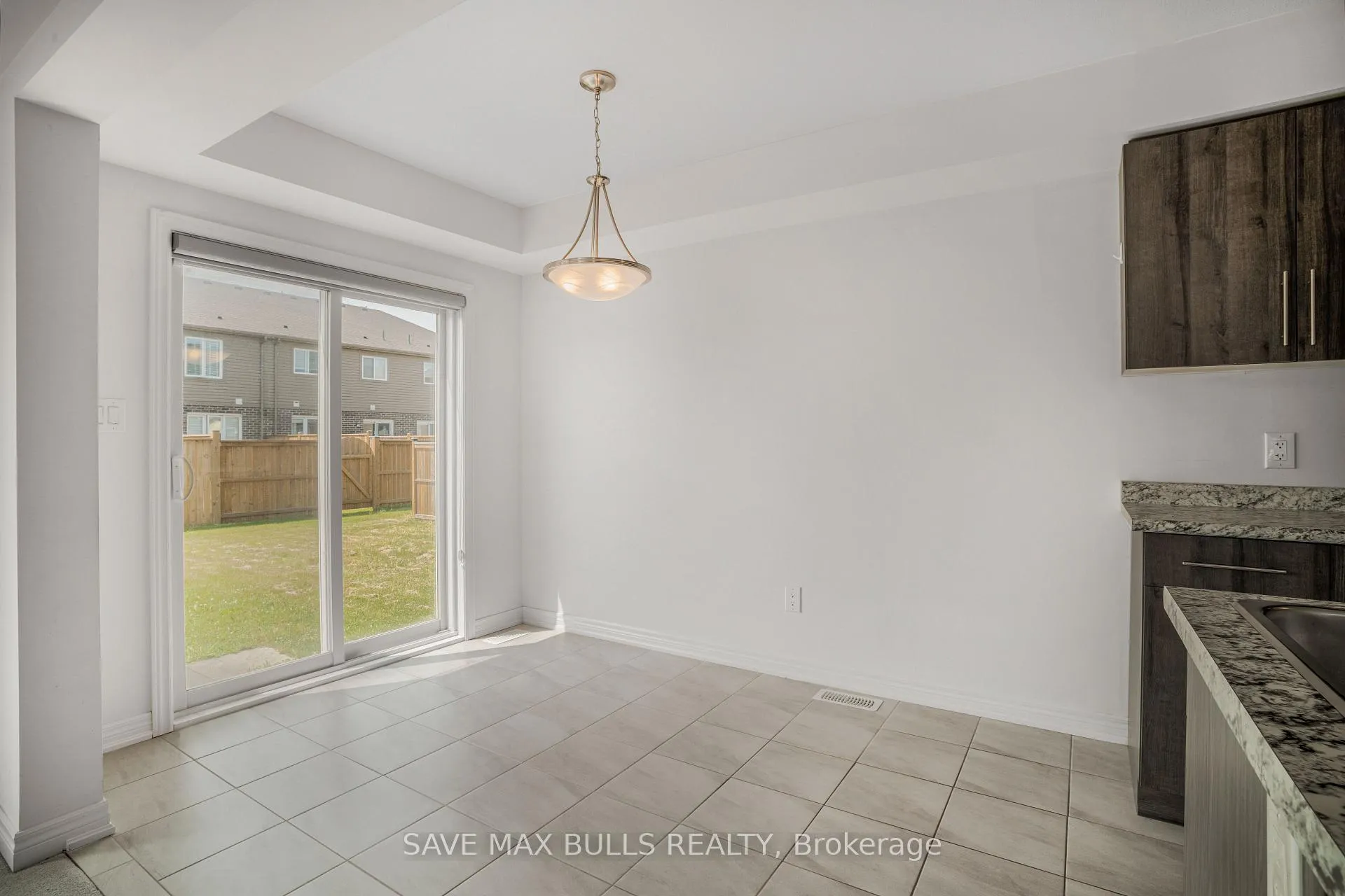 Photo 18 of 636 Julia Drive, Welland, Coyle Creek — HOMEH