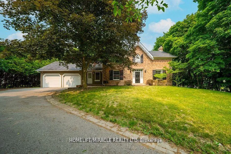 Front of 10 Houghton Boulevard
