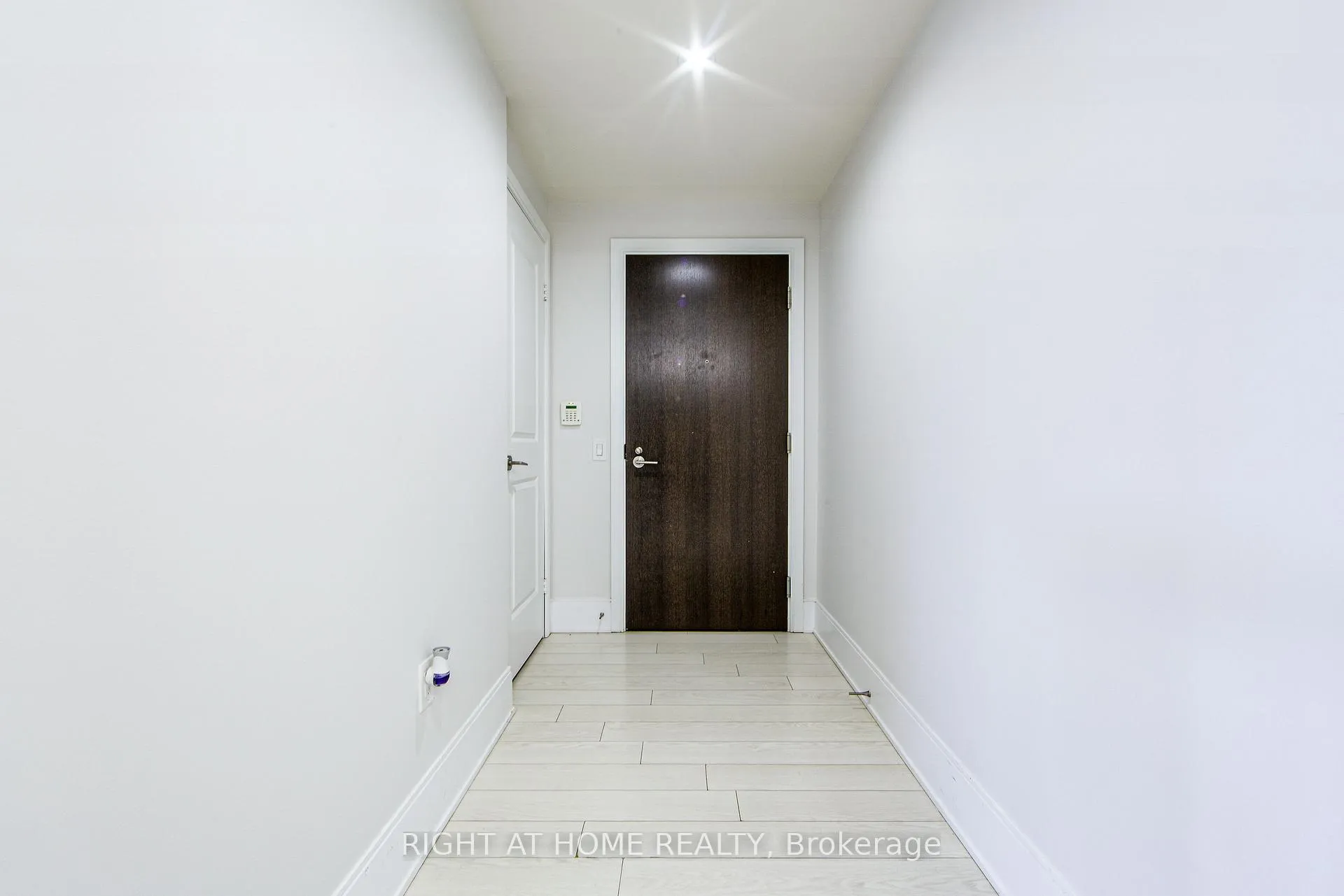 Photo 4 of Unit 426, 560 Front Street W, Toronto, Waterfront Communities — HOMEH