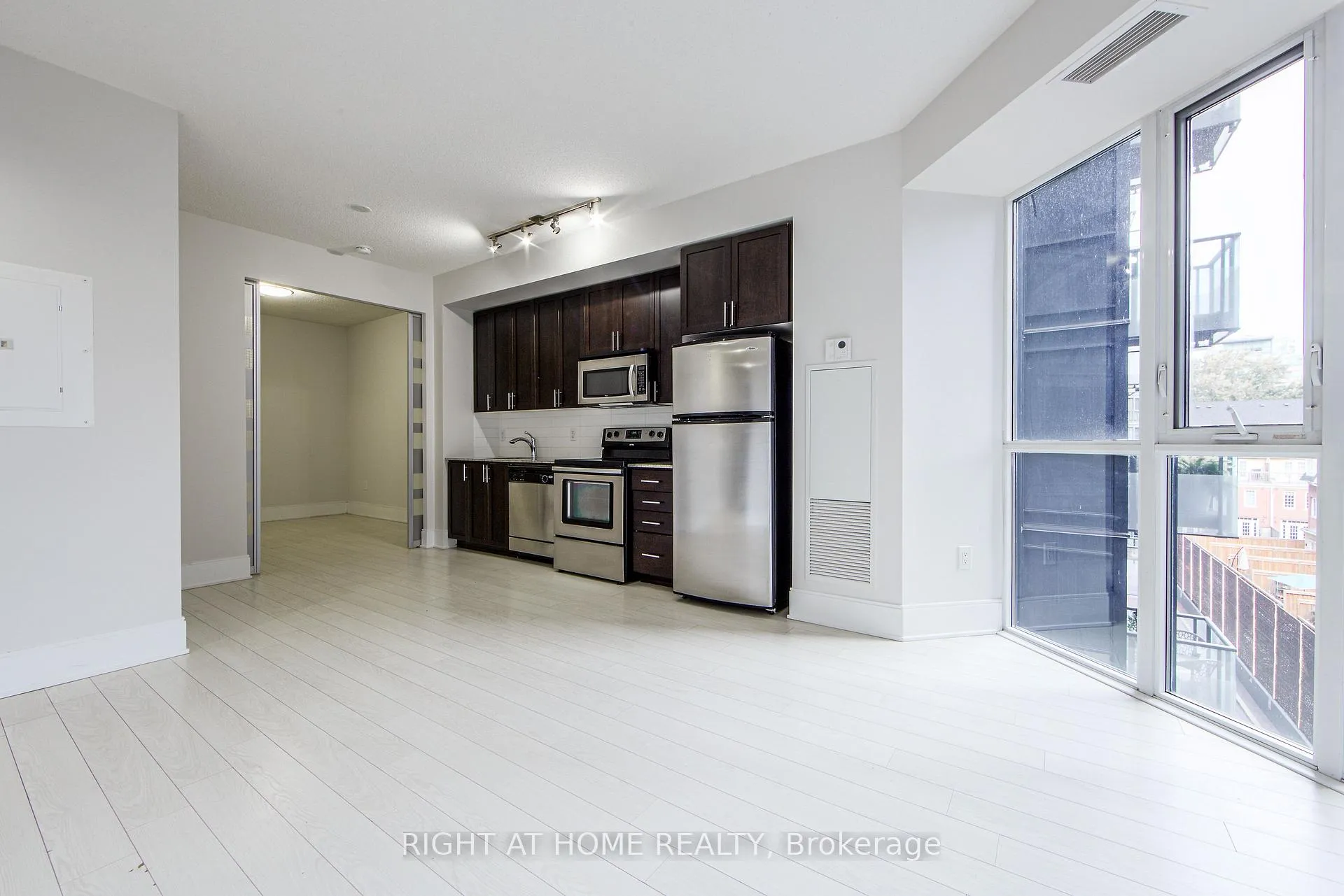 Photo 6 of Unit 426, 560 Front Street W, Toronto, Waterfront Communities — HOMEH