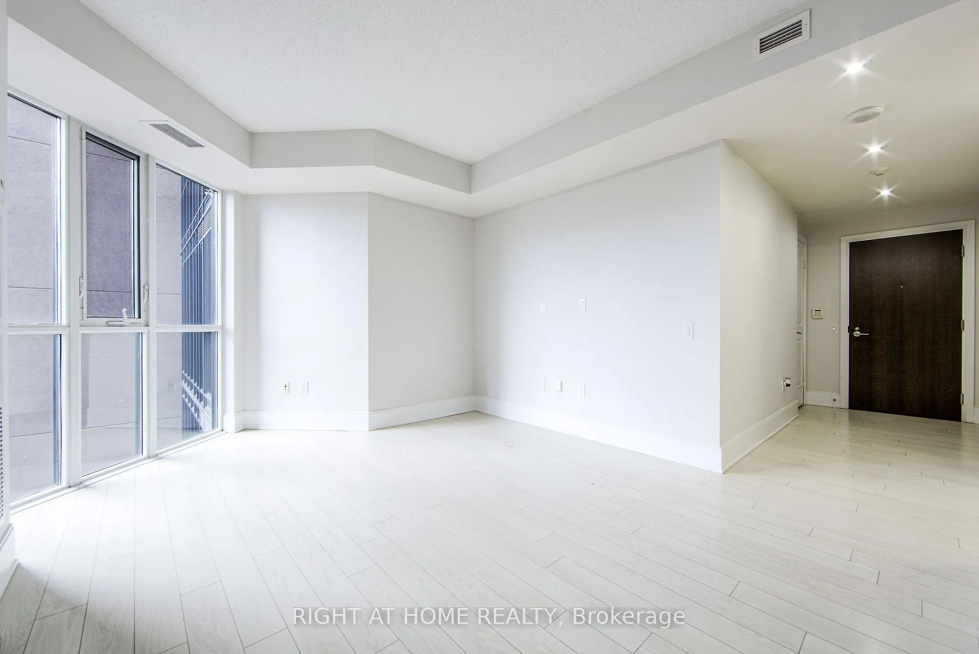 Photo 8 of Unit 426, 560 Front Street W, Toronto, Waterfront Communities — HOMEH