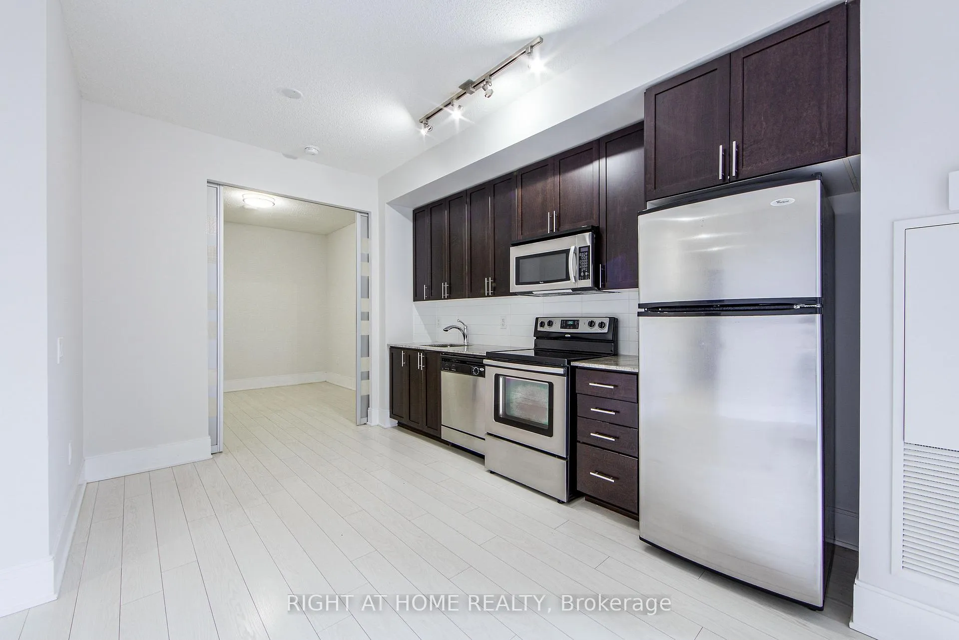 Photo 10 of Unit 426, 560 Front Street W, Toronto, Waterfront Communities — HOMEH