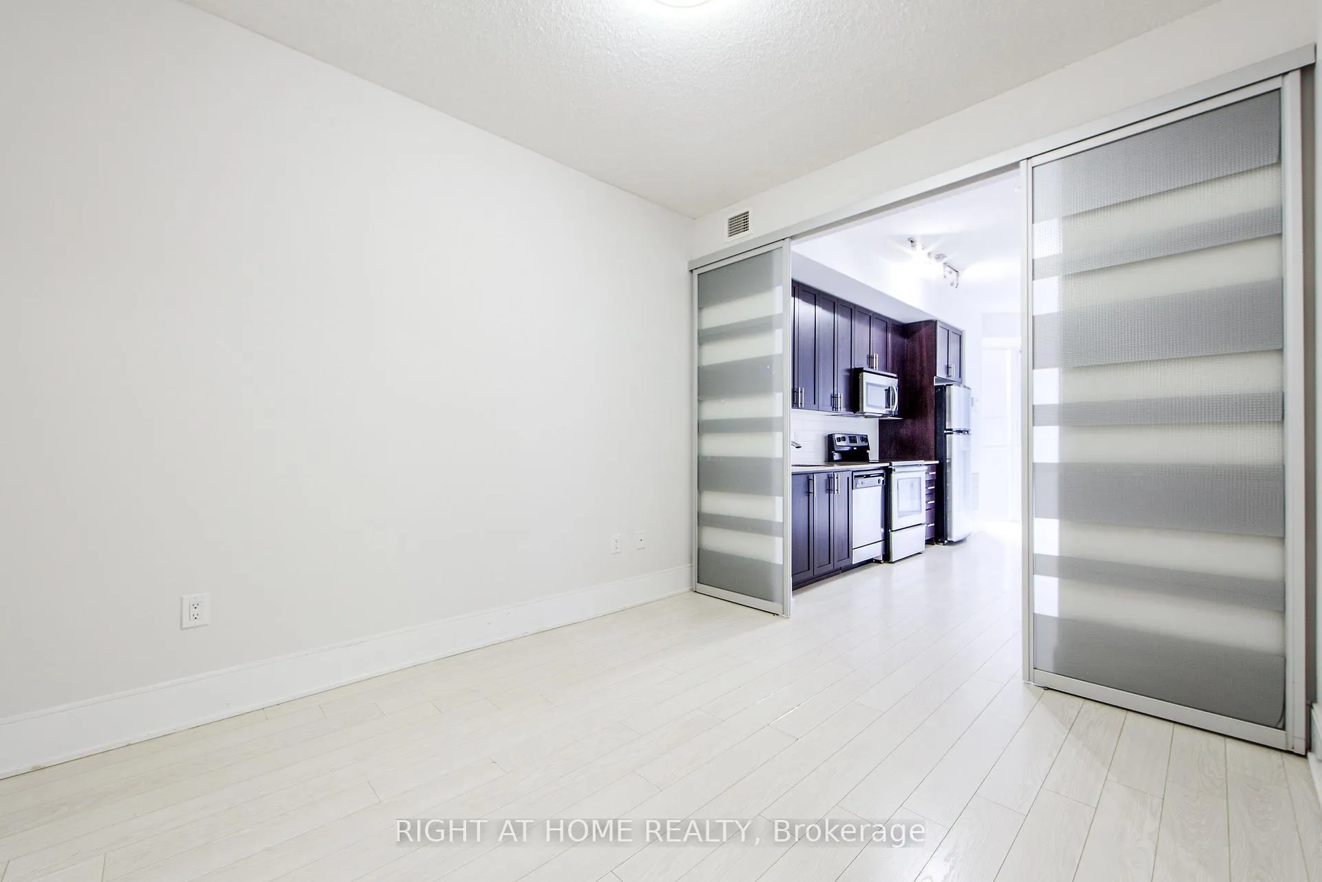 Photo 12 of Unit 426, 560 Front Street W, Toronto, Waterfront Communities — HOMEH