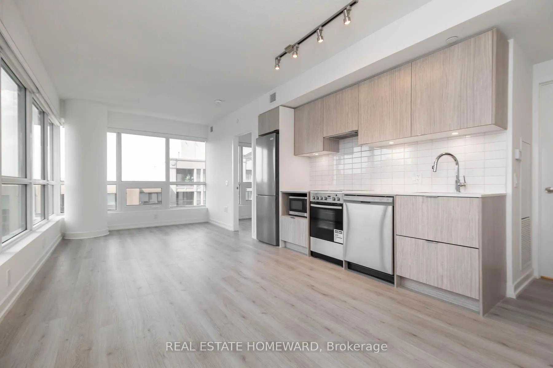 Photo 3 of Unit 1305, 395 Bloor Street E, Toronto, North St. James Town — HOMEH