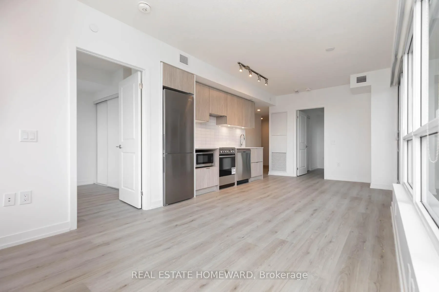 Photo 4 of Unit 1305, 395 Bloor Street E, Toronto, North St. James Town — HOMEH