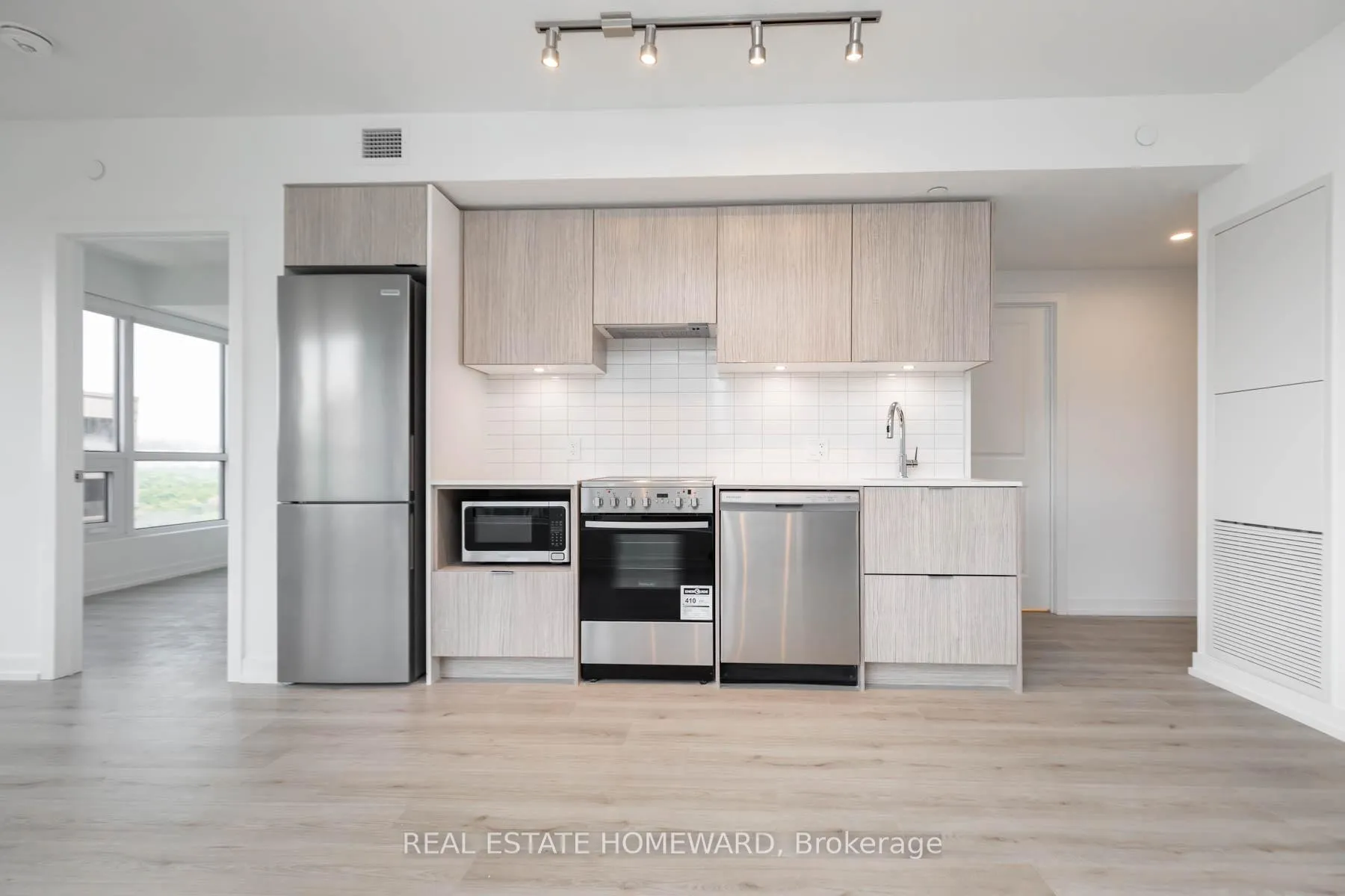 Photo 6 of Unit 1305, 395 Bloor Street E, Toronto, North St. James Town — HOMEH
