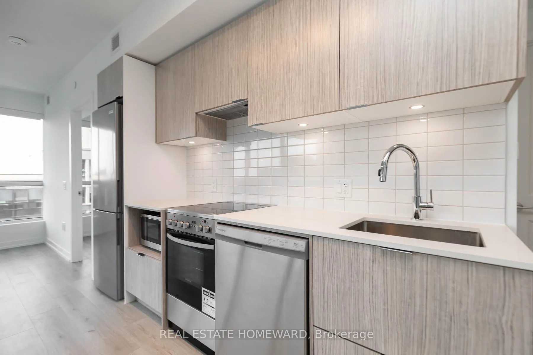 Photo 7 of Unit 1305, 395 Bloor Street E, Toronto, North St. James Town — HOMEH