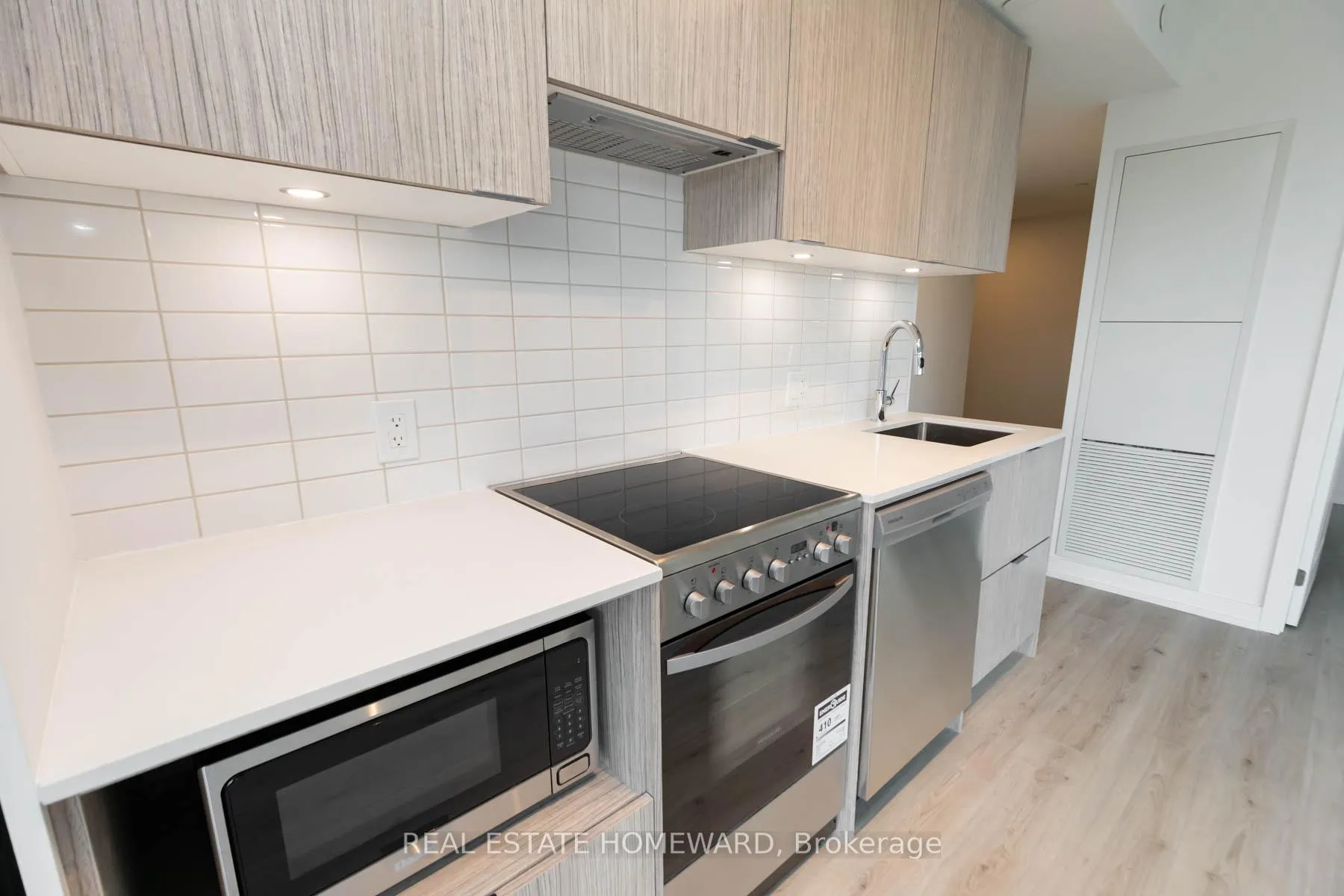Photo 8 of Unit 1305, 395 Bloor Street E, Toronto, North St. James Town — HOMEH