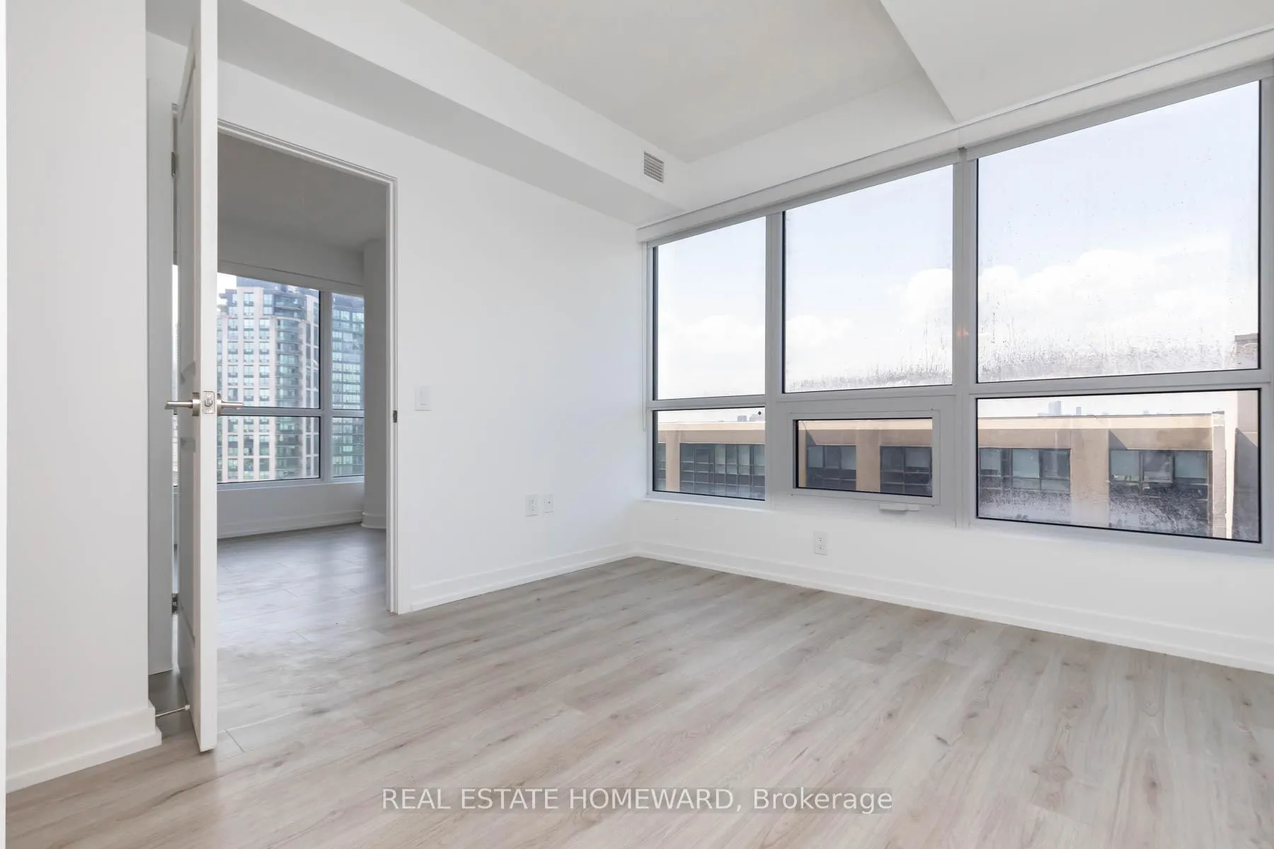 Photo 10 of Unit 1305, 395 Bloor Street E, Toronto, North St. James Town — HOMEH