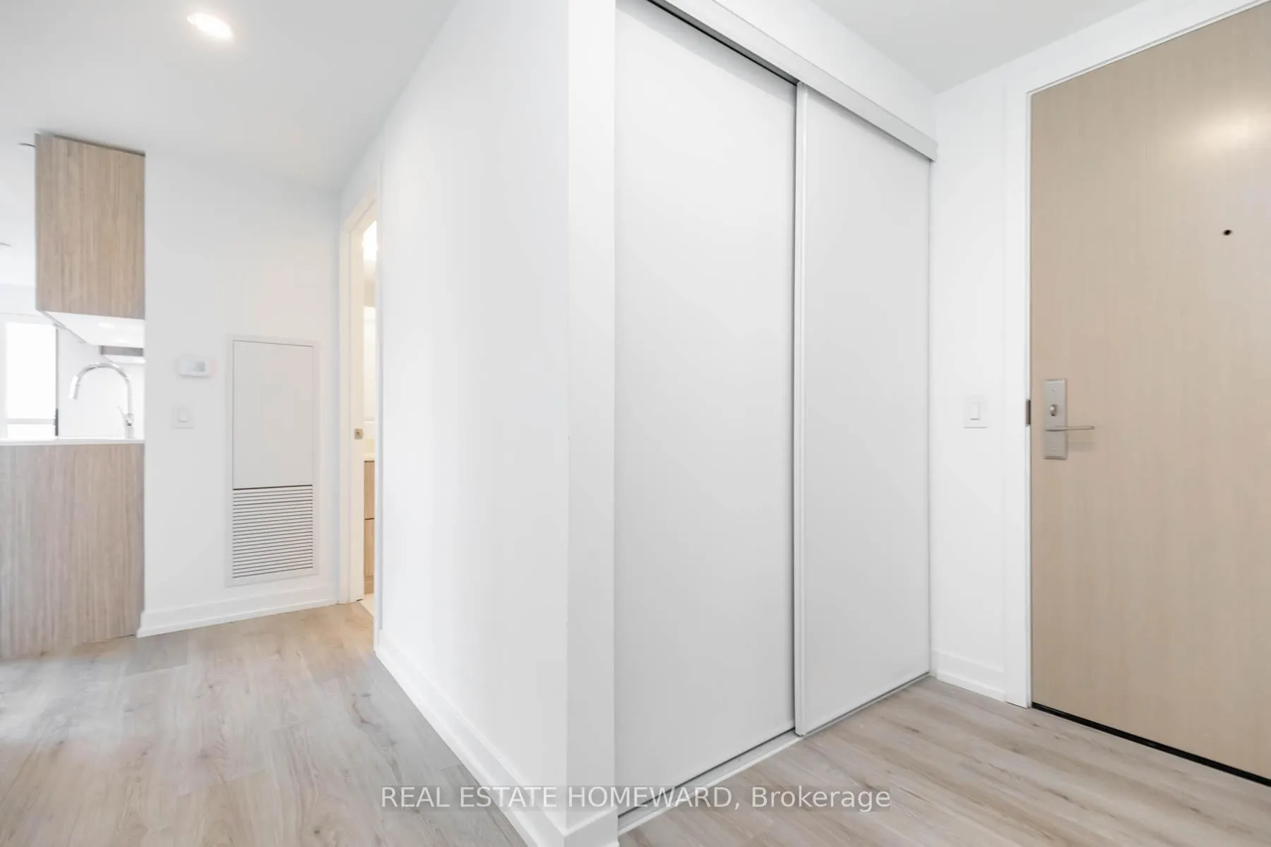 Photo 21 of Unit 1305, 395 Bloor Street E, Toronto, North St. James Town — HOMEH