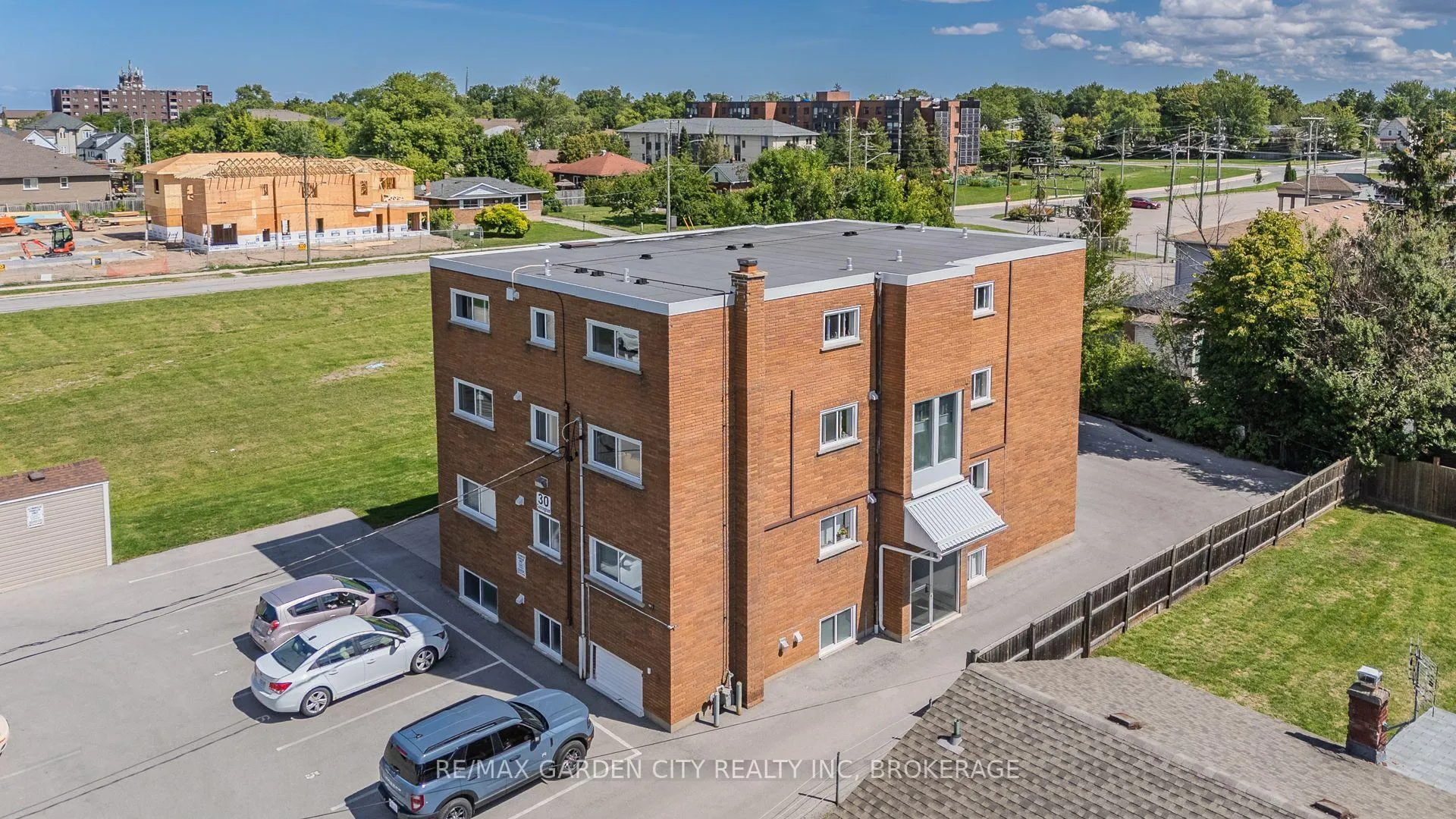 Photo 2 of 30 Cunningham Street, Thorold, Thorold Downtown — HOMEH