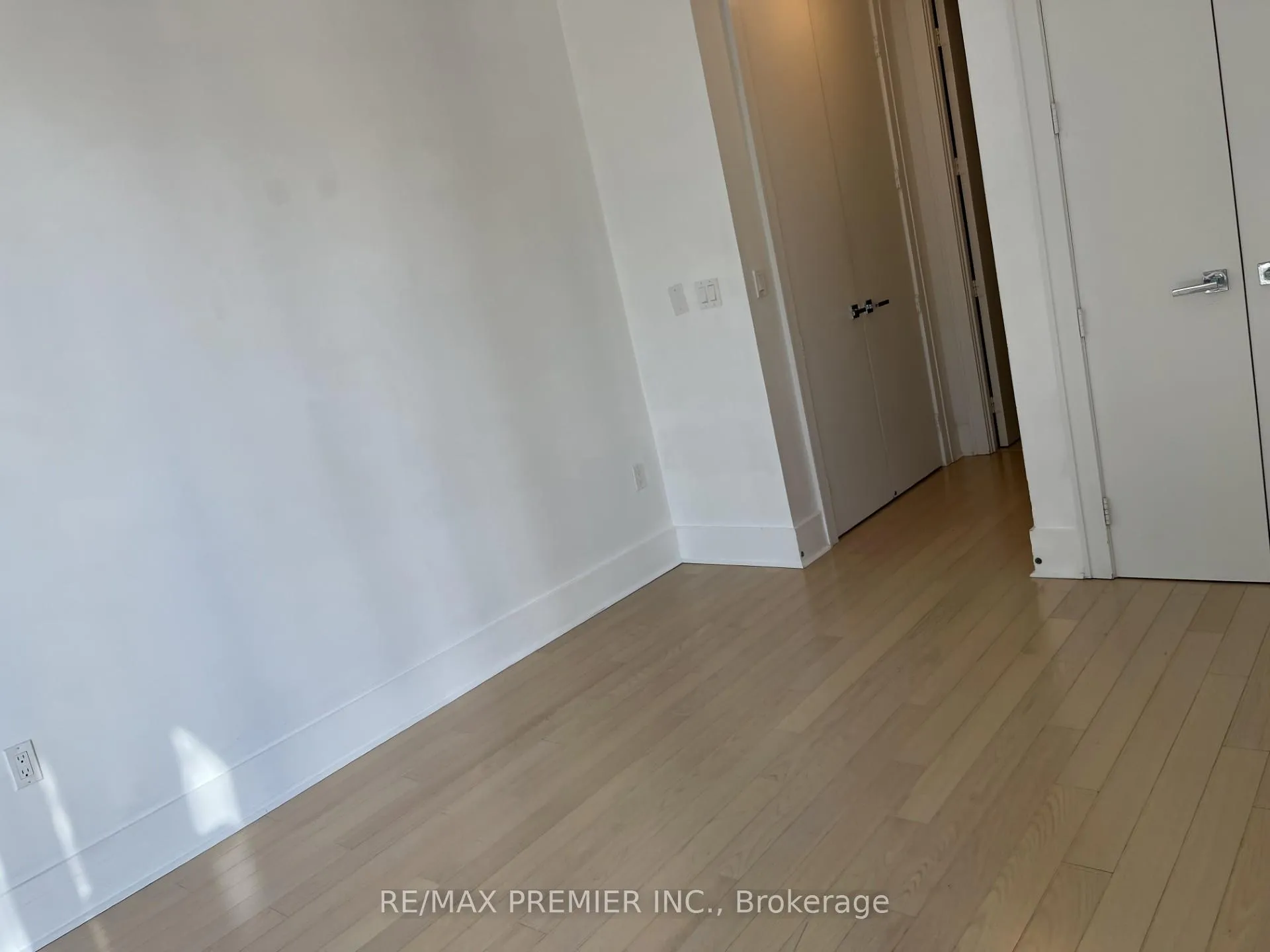 Photo 9 of Unit 421, 29 Queens Quay E, Toronto, Waterfront Communities — HOMEH