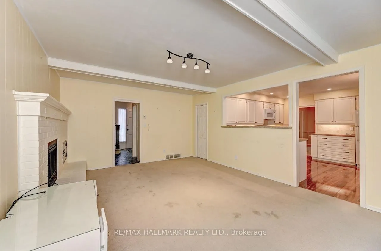 Photo 12 of 54 Ashton Crescent, Waterloo — HOMEH