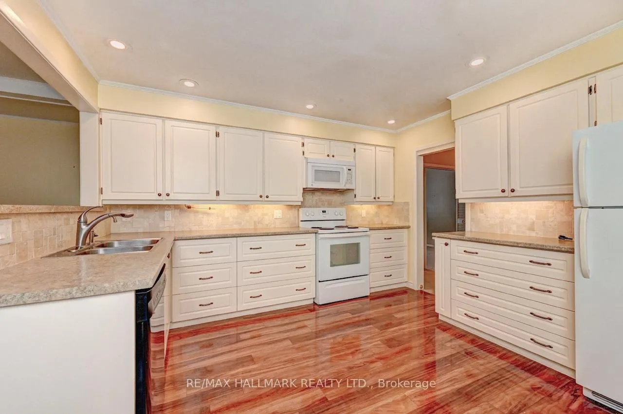 Photo 14 of 54 Ashton Crescent, Waterloo — HOMEH