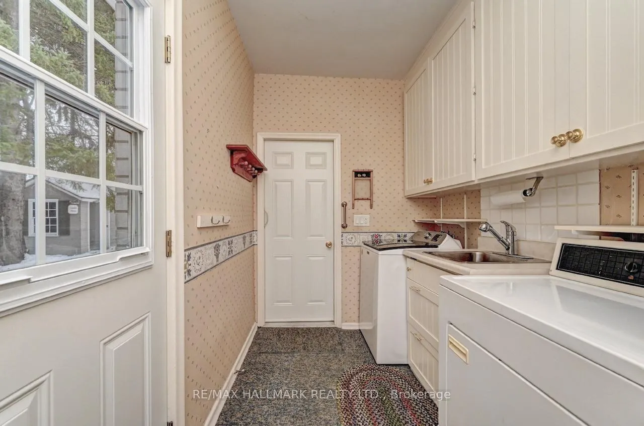 Photo 17 of 54 Ashton Crescent, Waterloo — HOMEH