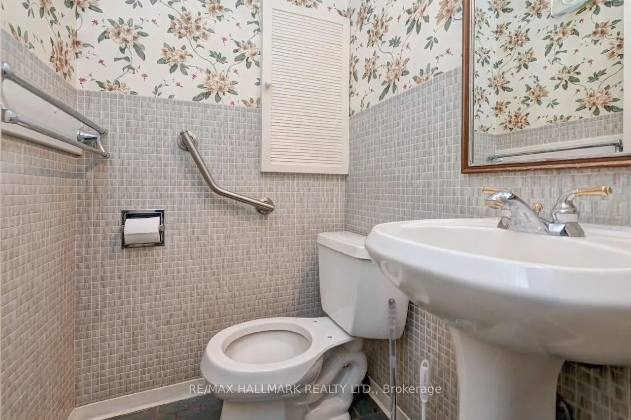 Photo 18 of 54 Ashton Crescent, Waterloo — HOMEH