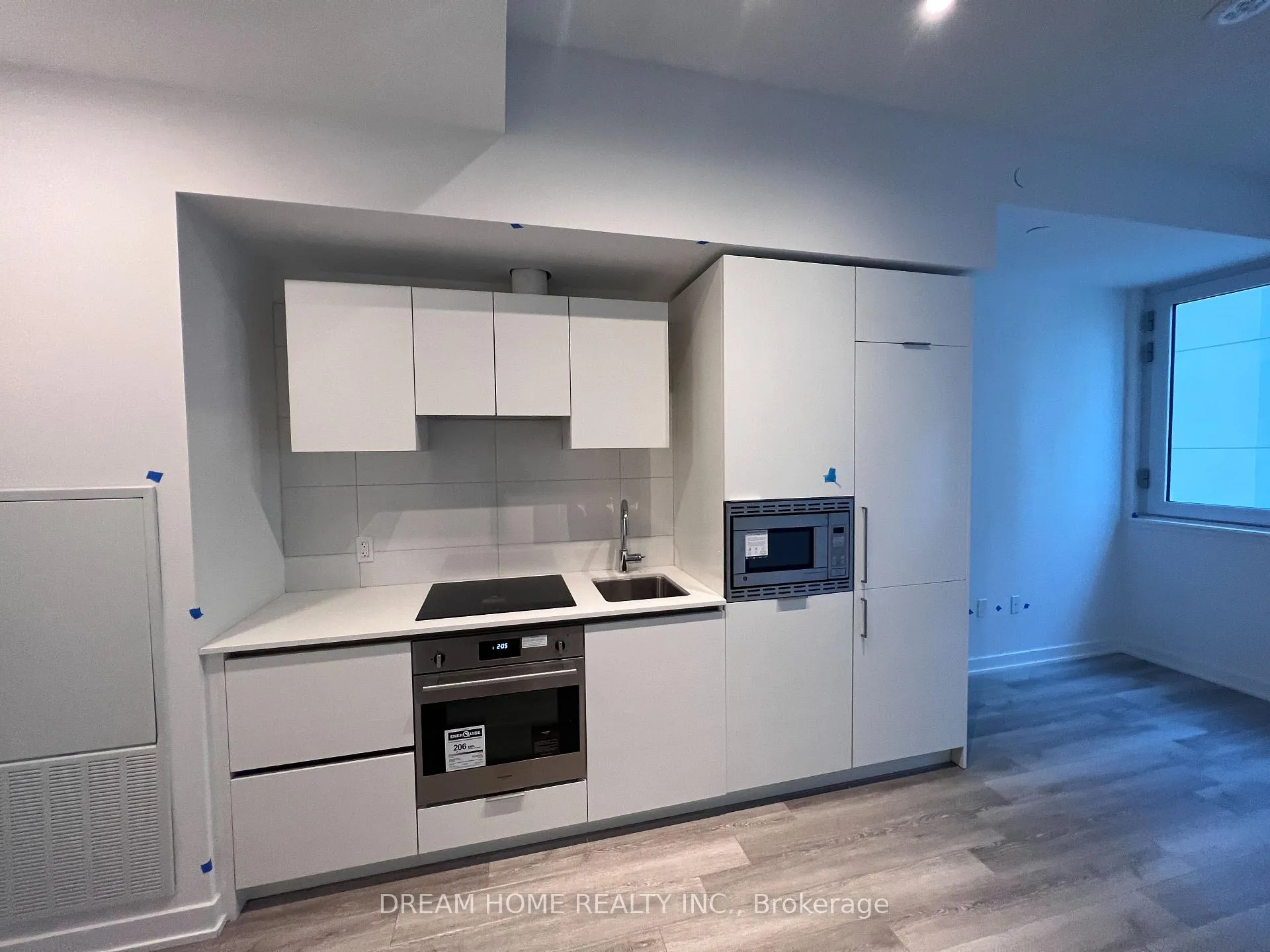 Front of Unit 702, 238 simcoe Street