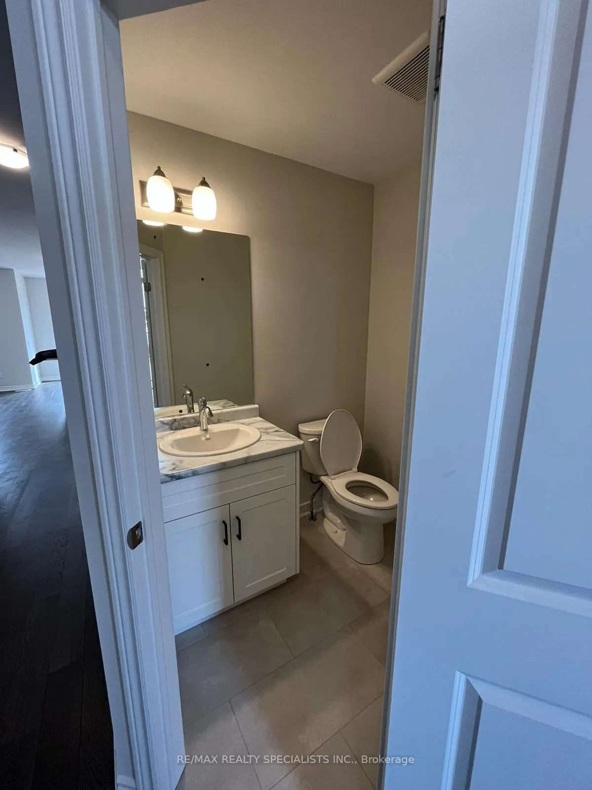 Photo 4 of 7324 Matteo Drive, Niagara Falls, Brown — HOMEH