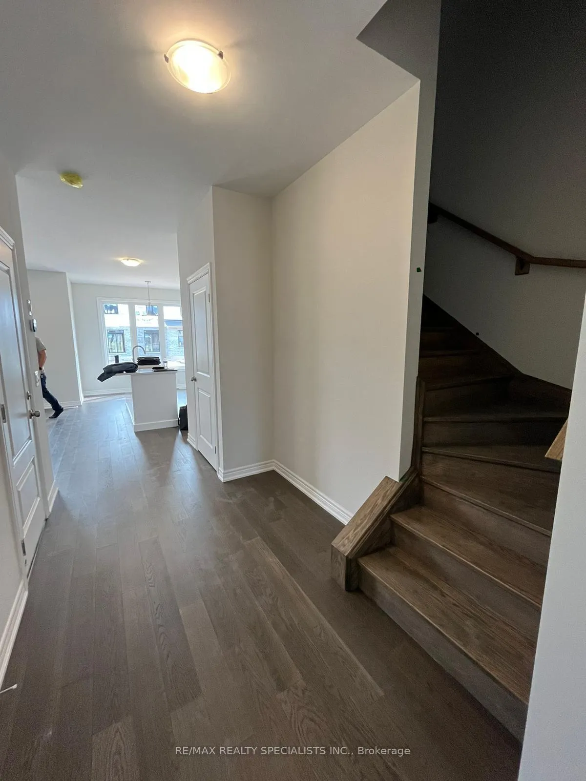 Photo 5 of 7324 Matteo Drive, Niagara Falls, Brown — HOMEH
