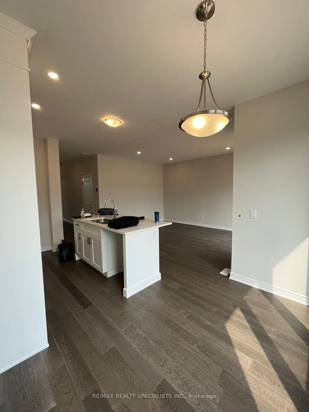 Photo 7 of 7324 Matteo Drive, Niagara Falls, Brown — HOMEH