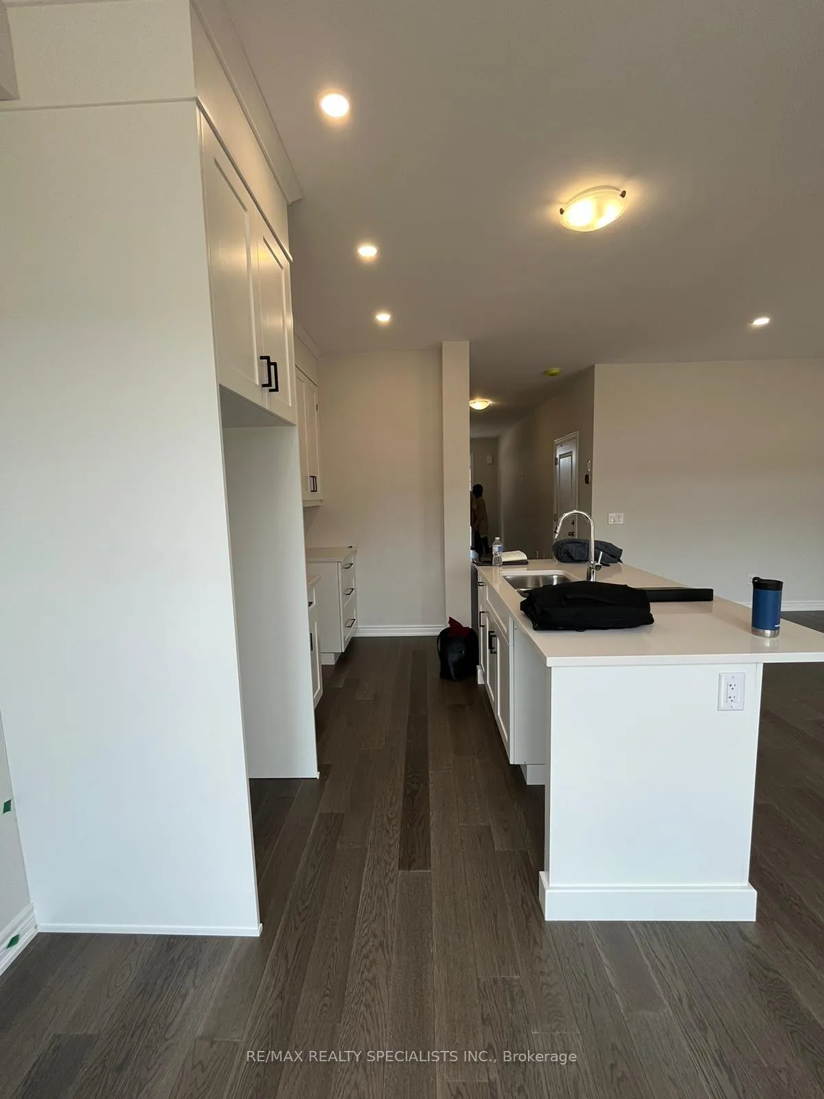 Photo 8 of 7324 Matteo Drive, Niagara Falls, Brown — HOMEH