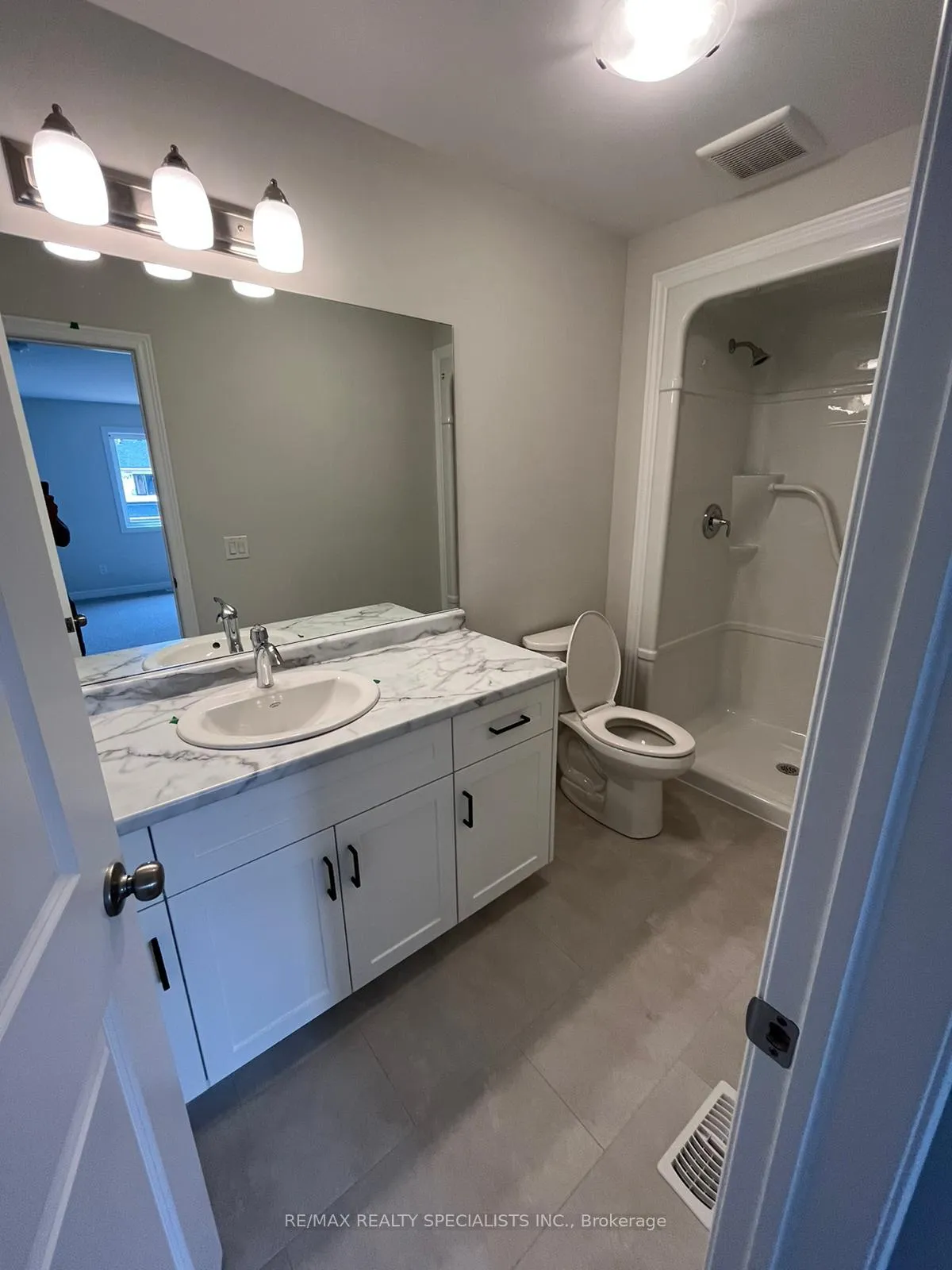 Photo 10 of 7324 Matteo Drive, Niagara Falls, Brown — HOMEH