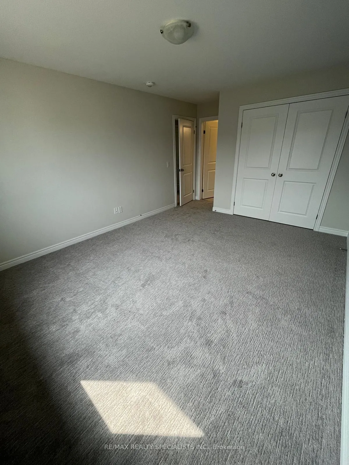 Photo 11 of 7324 Matteo Drive, Niagara Falls, Brown — HOMEH