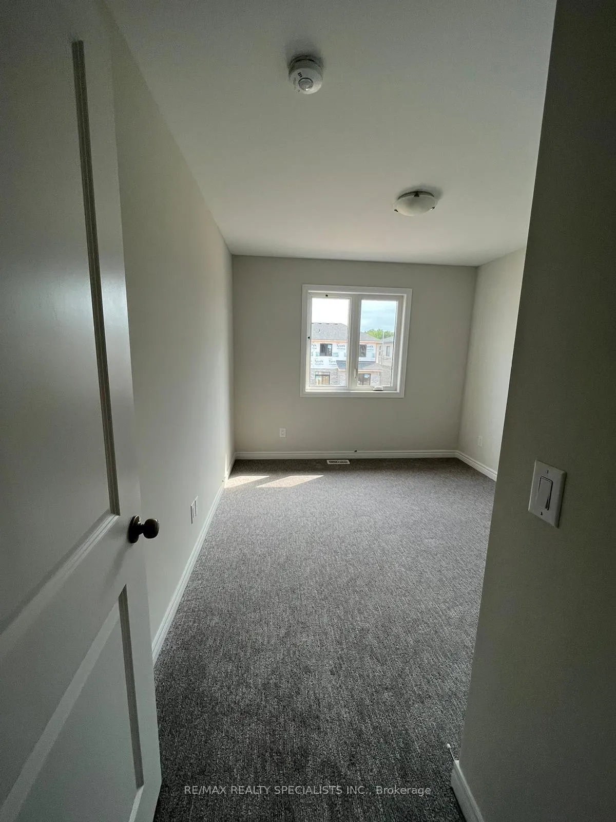 Photo 12 of 7324 Matteo Drive, Niagara Falls, Brown — HOMEH