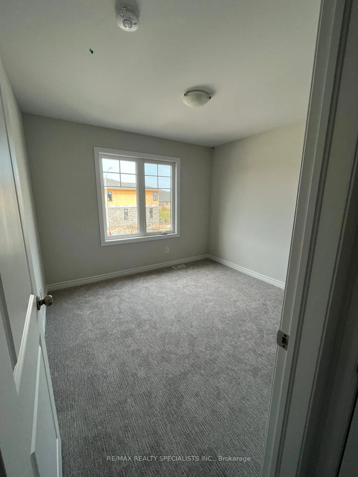 Photo 13 of 7324 Matteo Drive, Niagara Falls, Brown — HOMEH
