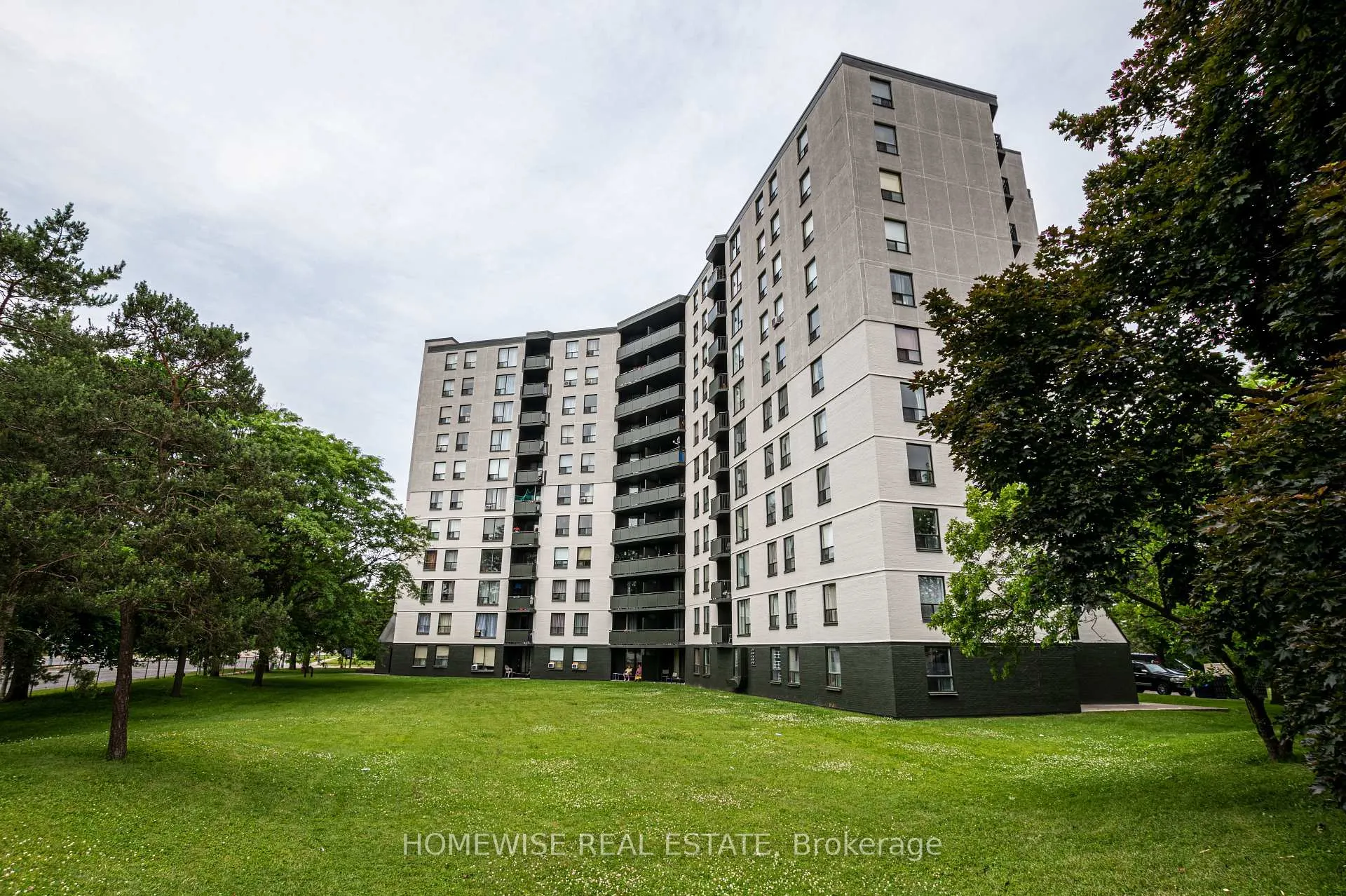 Photo 1 of Unit 602, 10 Highland Crescent, Kitchener, Victoria Hills — HOMEH