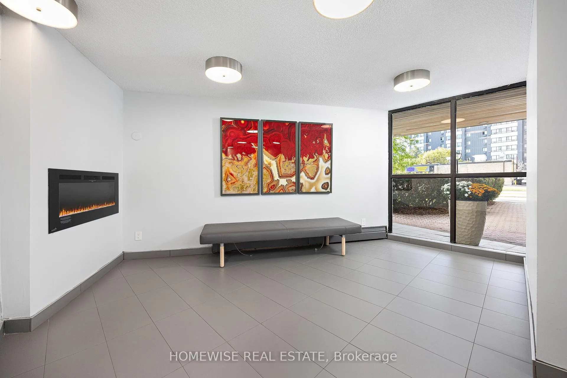 Photo 2 of Unit 602, 10 Highland Crescent, Kitchener, Victoria Hills — HOMEH