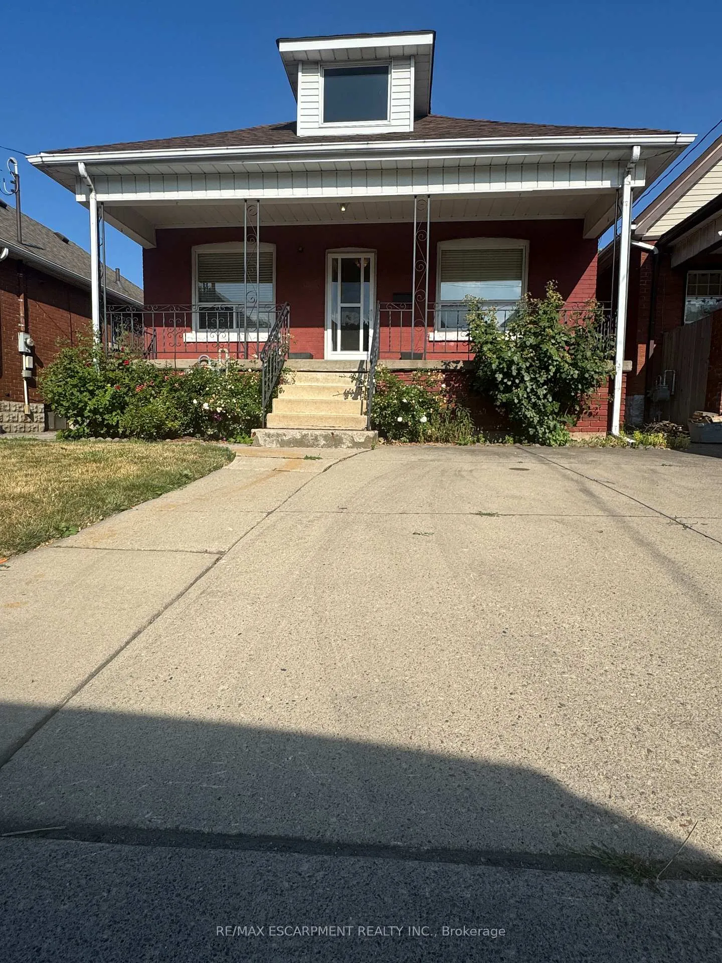 Front of Unit MAIN, 276 Balmoral Avenue N
