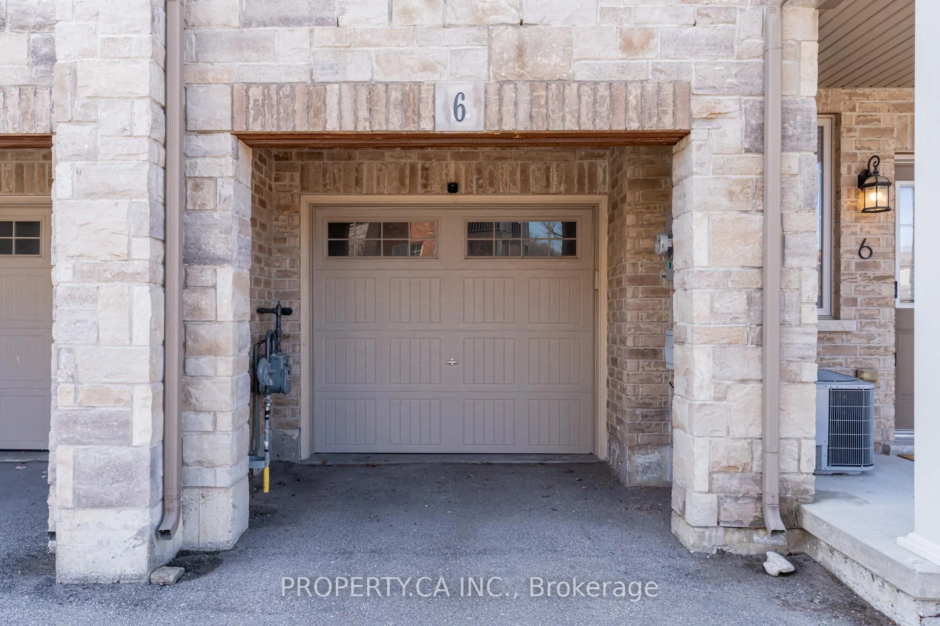 Photo 2 of Unit 6, 11 Stockbridge Gardens, Hamilton, Stoney Creek — HOMEH