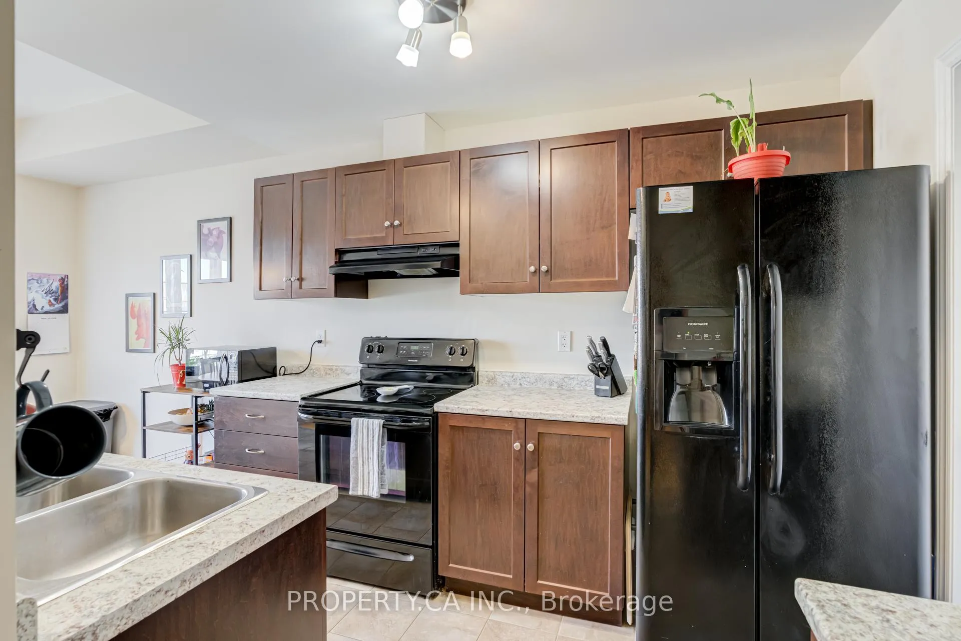 Photo 12 of Unit 6, 11 Stockbridge Gardens, Hamilton, Stoney Creek — HOMEH