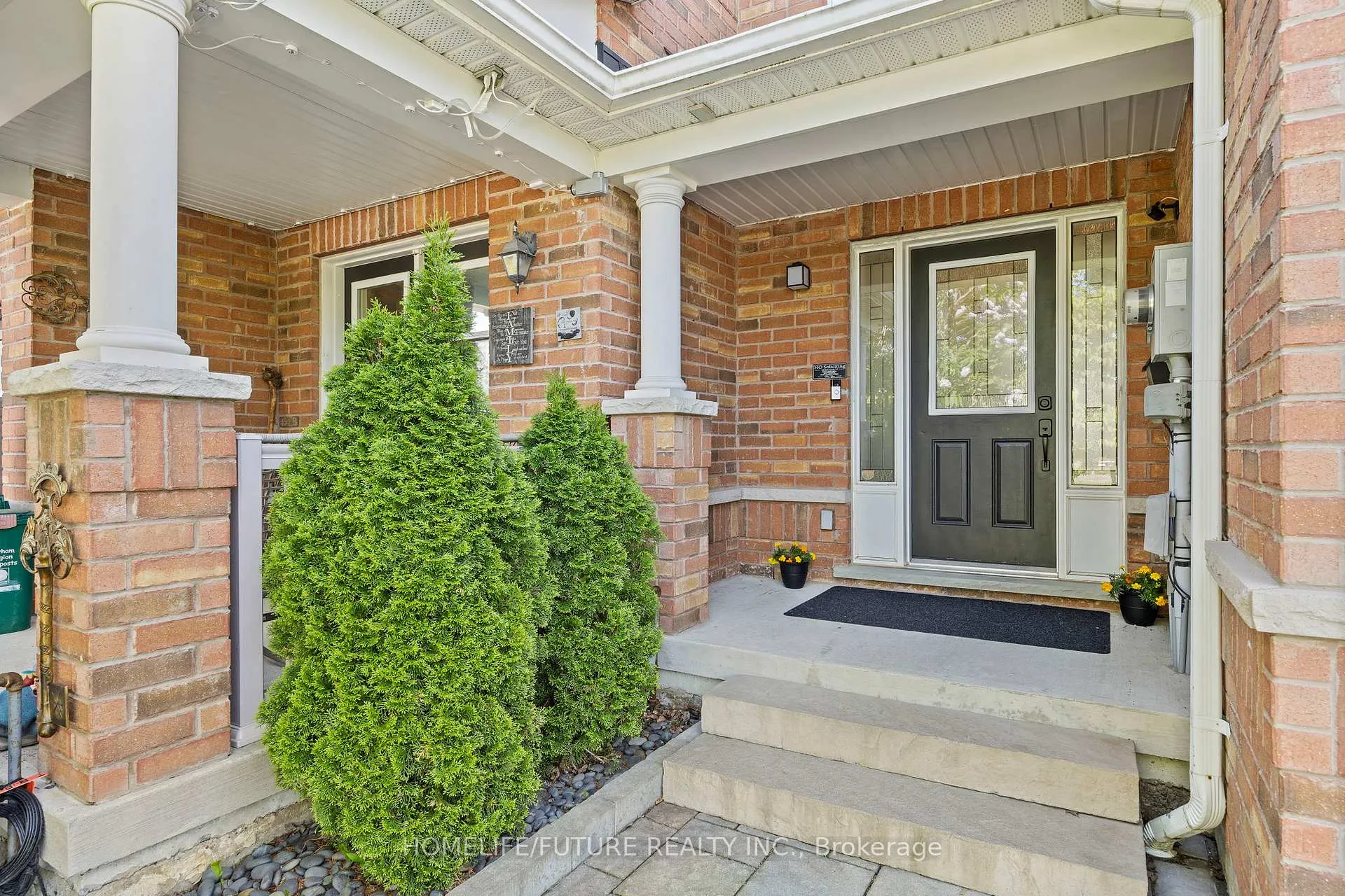 Photo 4 of 1392 Glaspell Crescent, Oshawa, Pinecrest — HOMEH