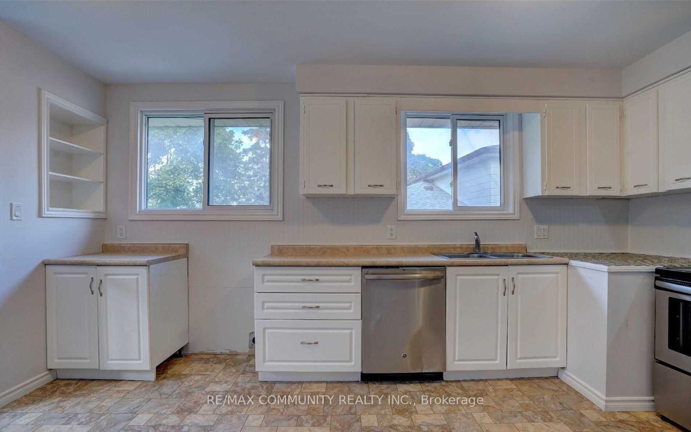 Photo 4 of Unit Main, 6 Little Avenue, Clarington, Bowmanville — HOMEH
