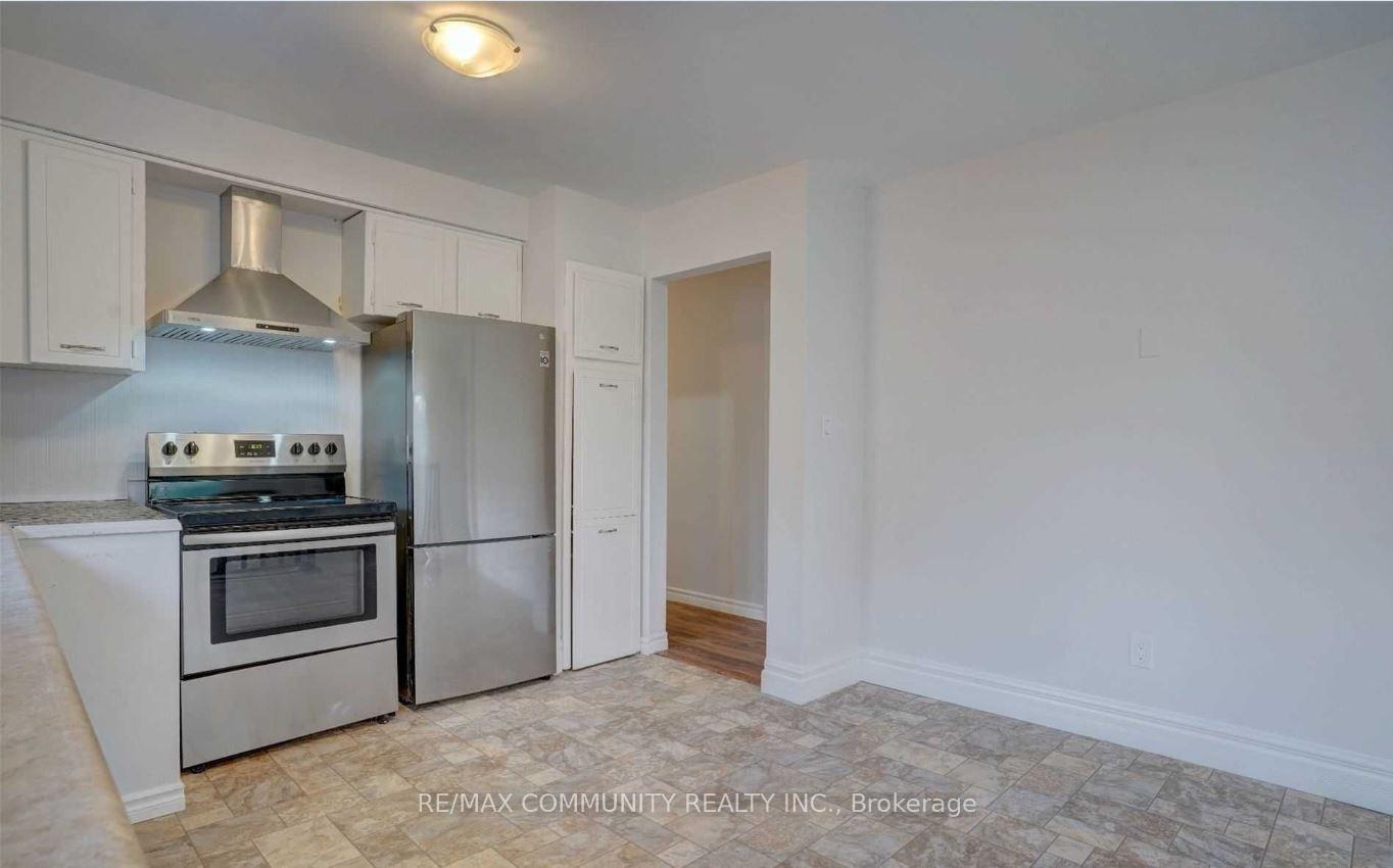 Photo 6 of Unit Main, 6 Little Avenue, Clarington, Bowmanville — HOMEH