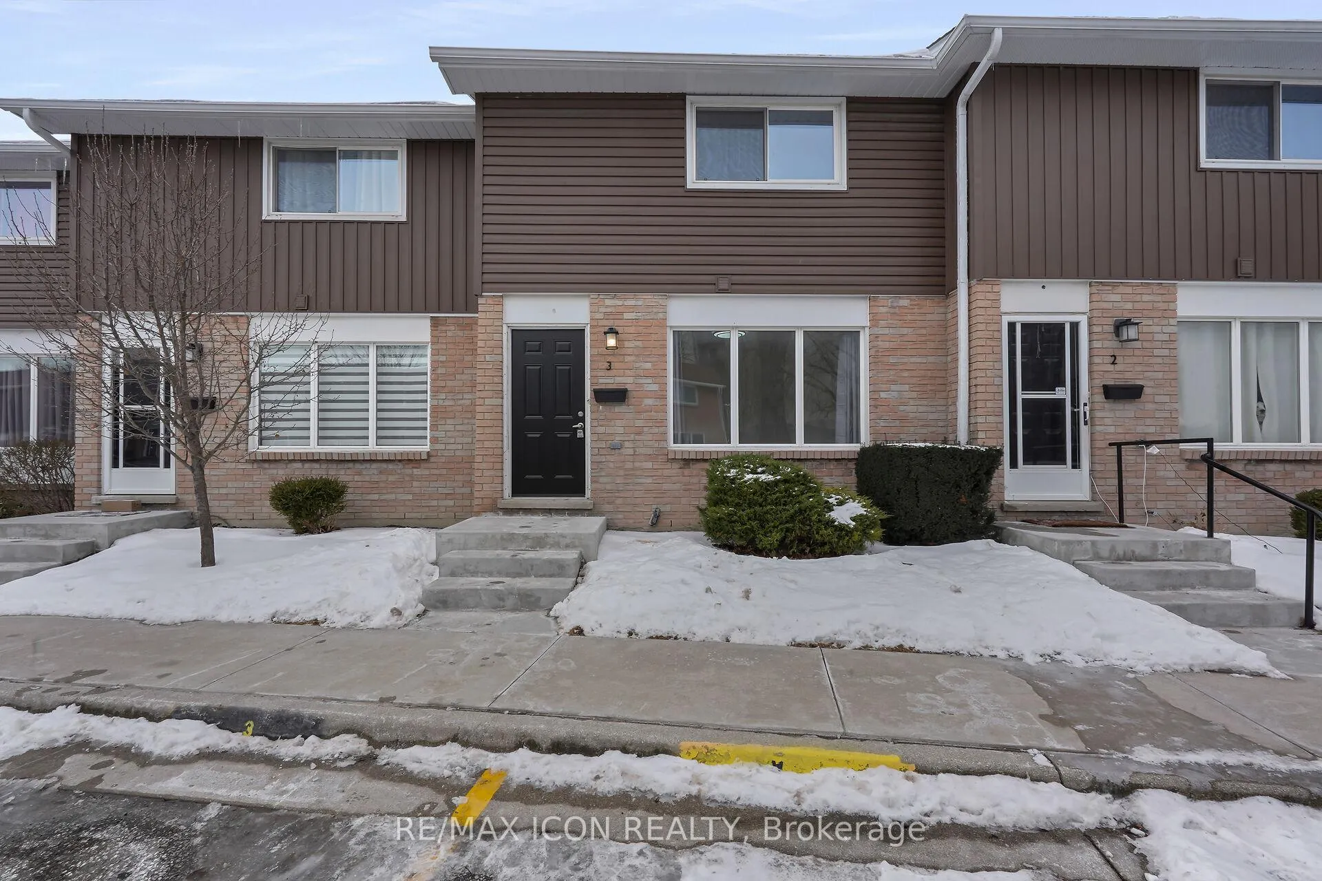 Front of Unit 3, 82 Finch Drive