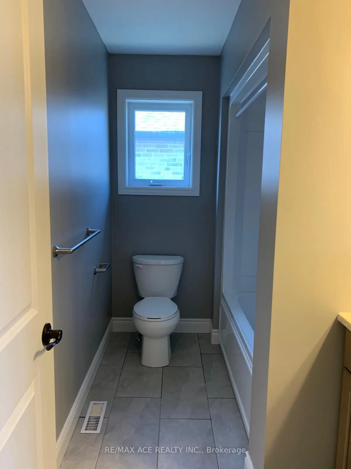 Photo 9 of 7 Mountain Ash Drive, Belleville, Thurlow Ward — HOMEH