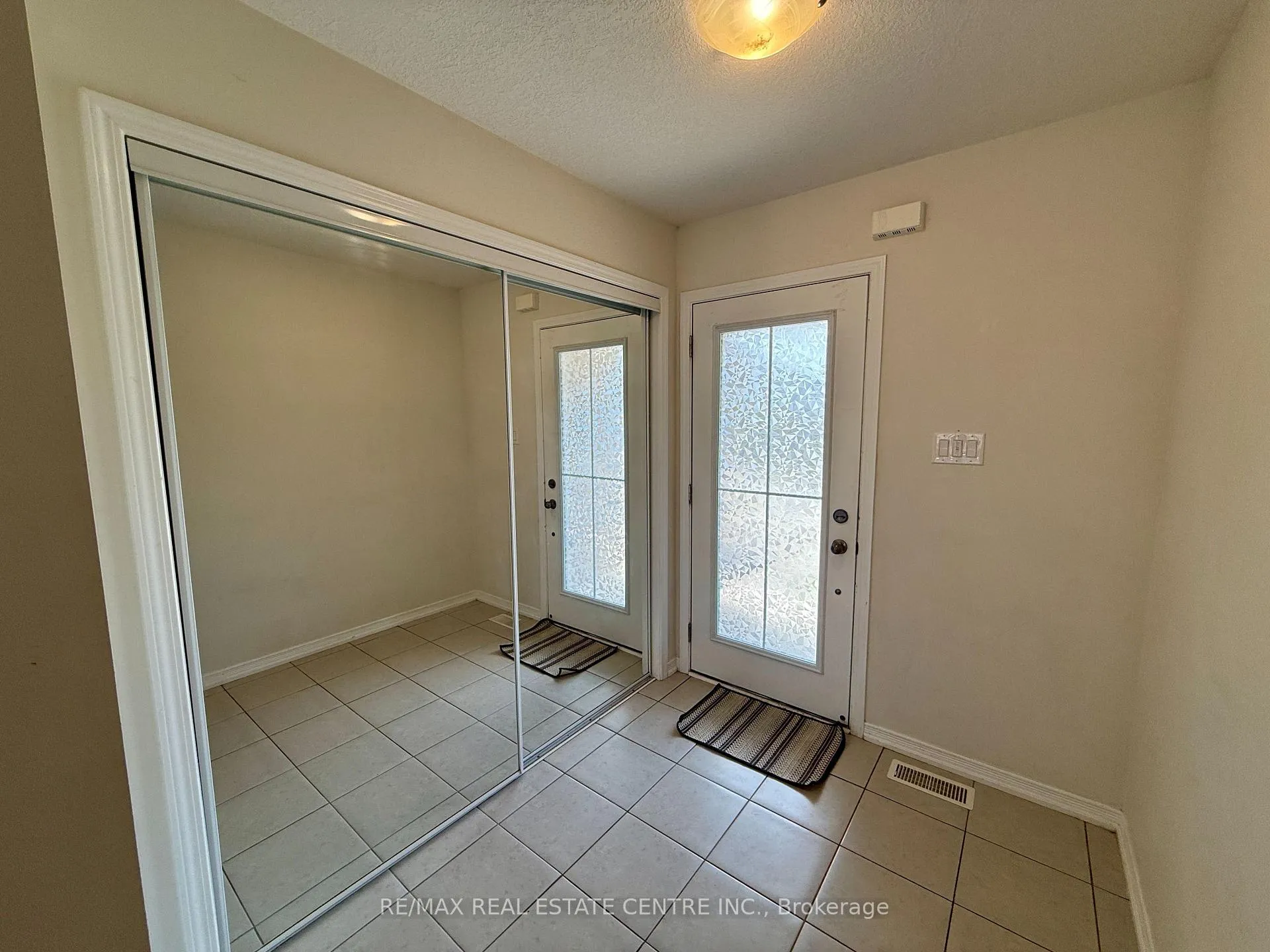 Photo 3 of 22 Butcher Crescent, Brant, Brantford Twp — HOMEH