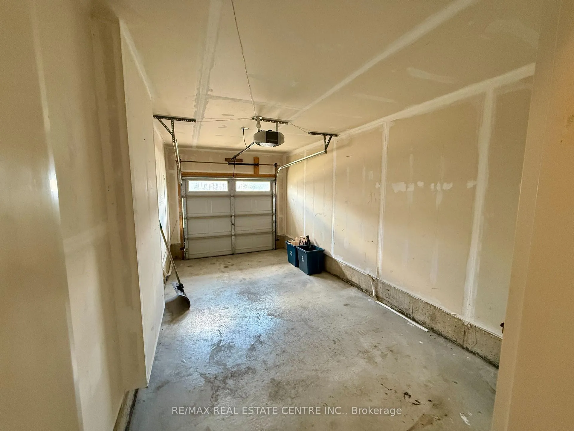 Photo 16 of 22 Butcher Crescent, Brant, Brantford Twp — HOMEH