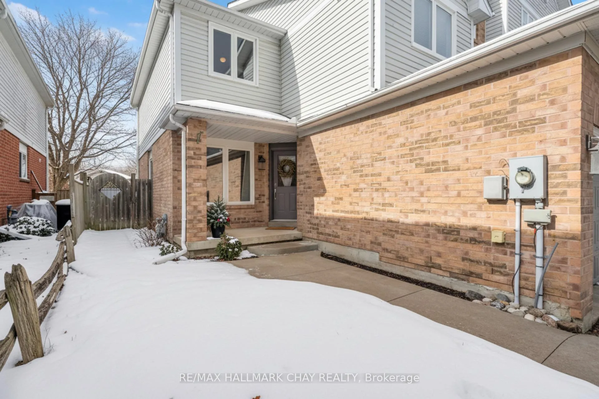 Photo 2 of 104 Pickett Crescent, Barrie, Painswick North — HOMEH