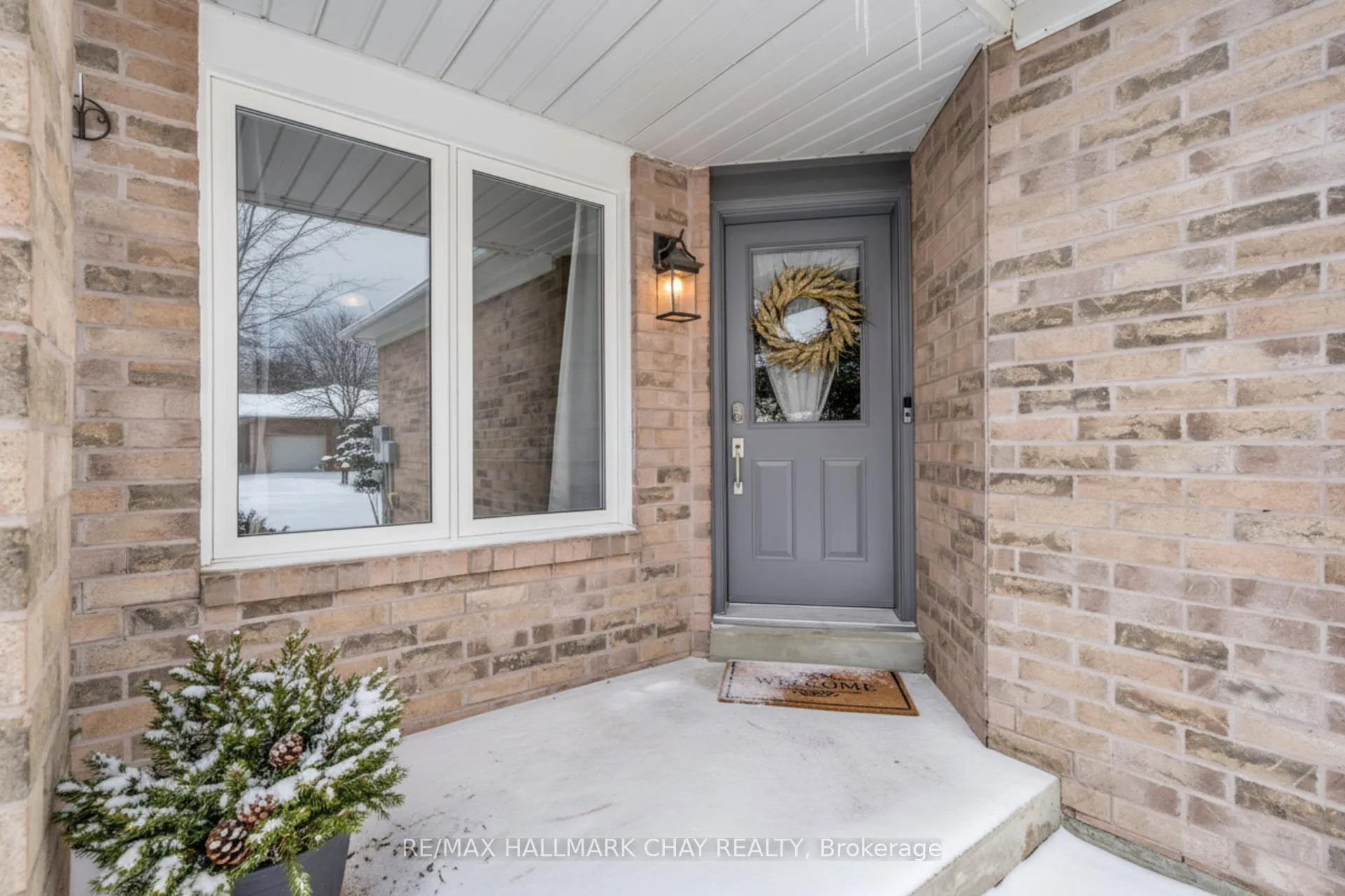 Photo 3 of 104 Pickett Crescent, Barrie, Painswick North — HOMEH