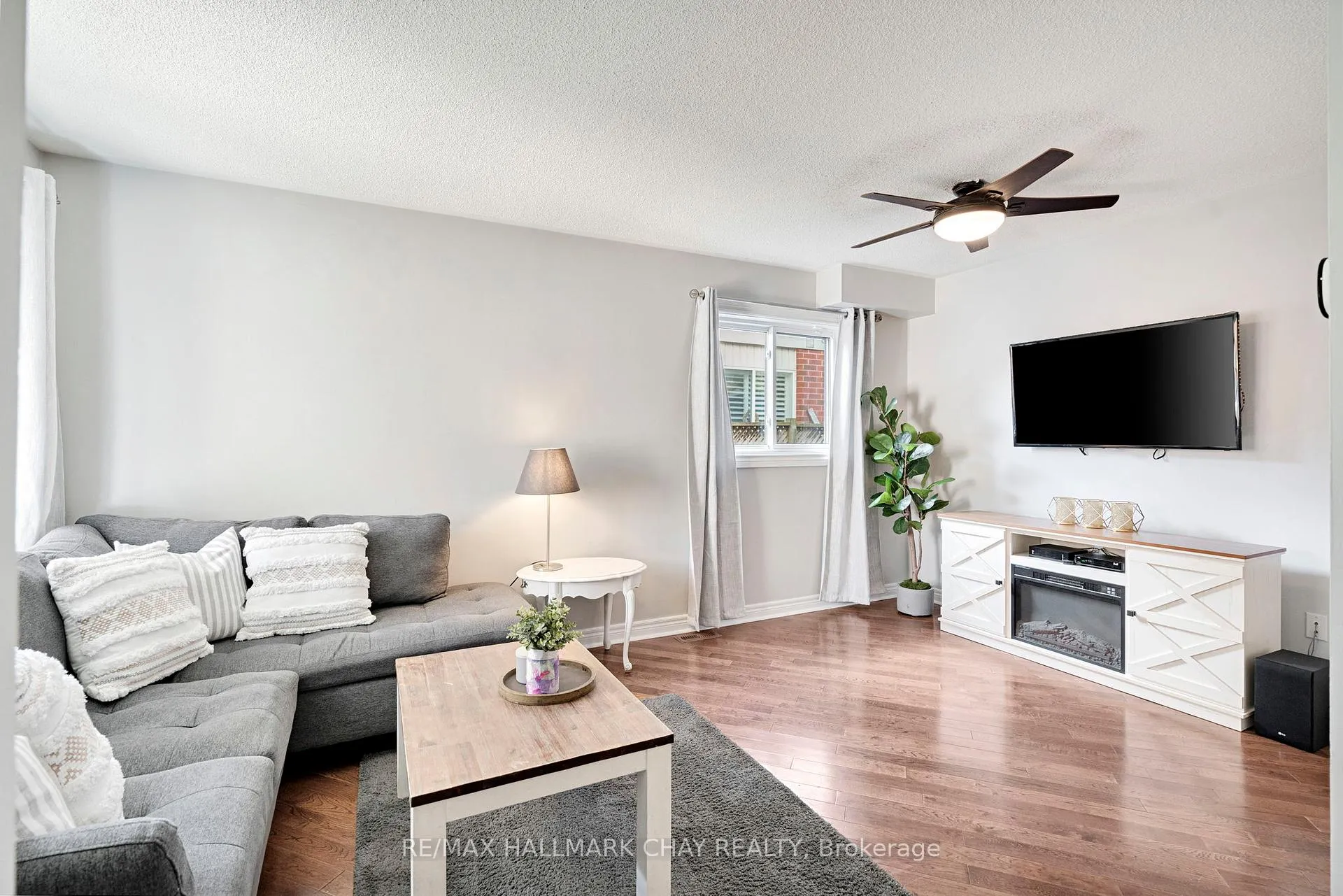 Photo 7 of 104 Pickett Crescent, Barrie, Painswick North — HOMEH