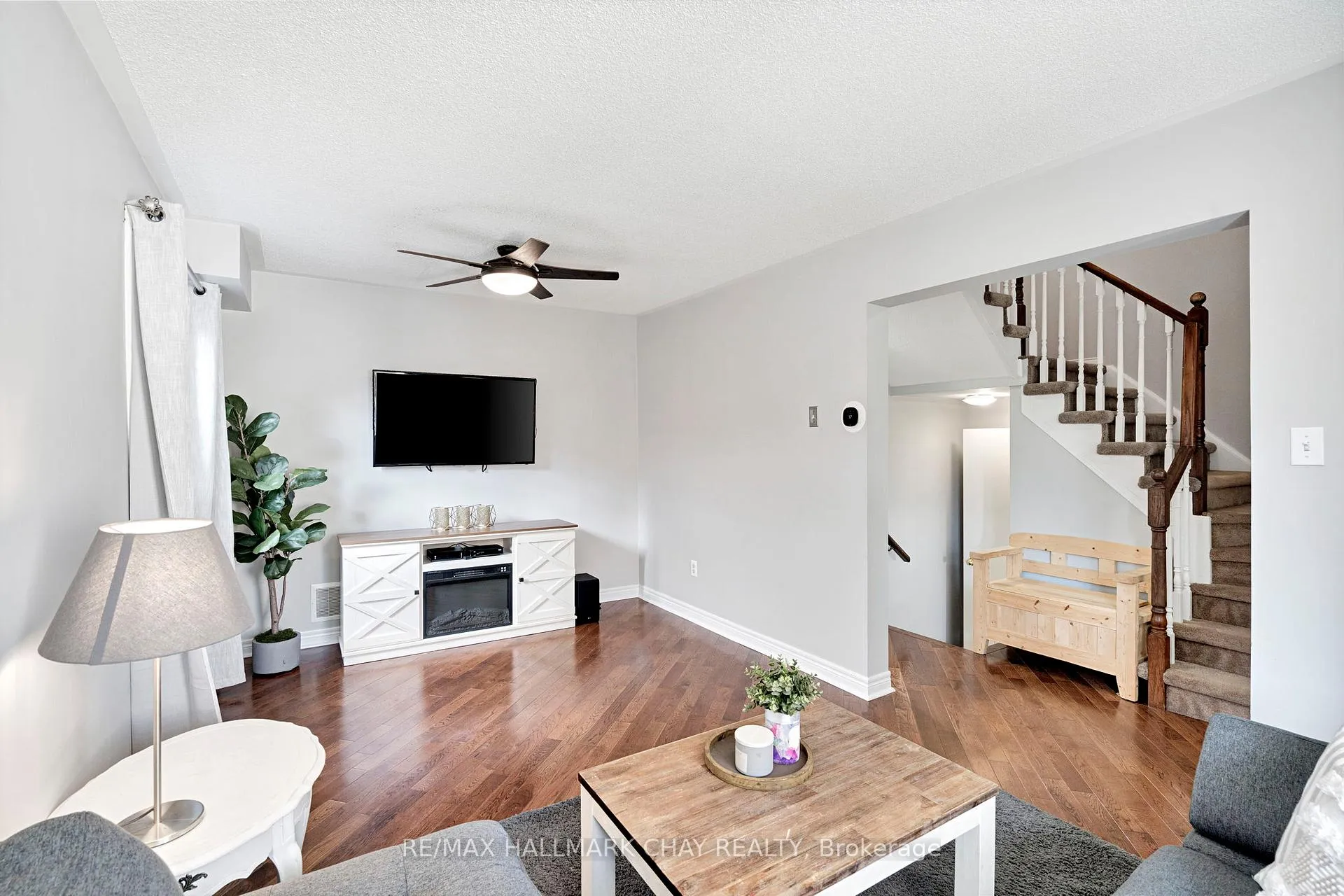 Photo 9 of 104 Pickett Crescent, Barrie, Painswick North — HOMEH