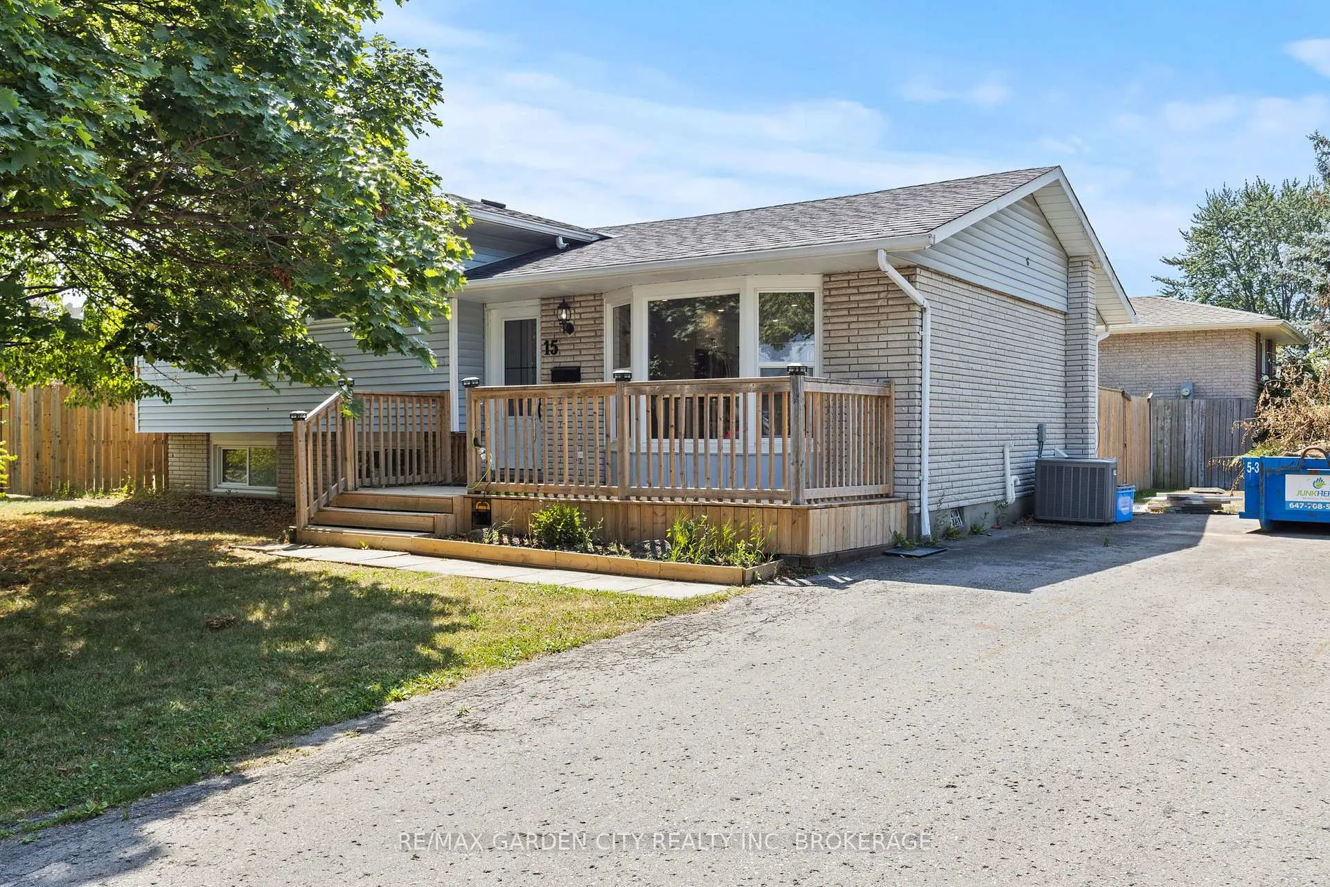 Photo 2 of Unit 1, 15 Ancaster Boulevard, St. Catharines, Carlton/Bunting — HOMEH