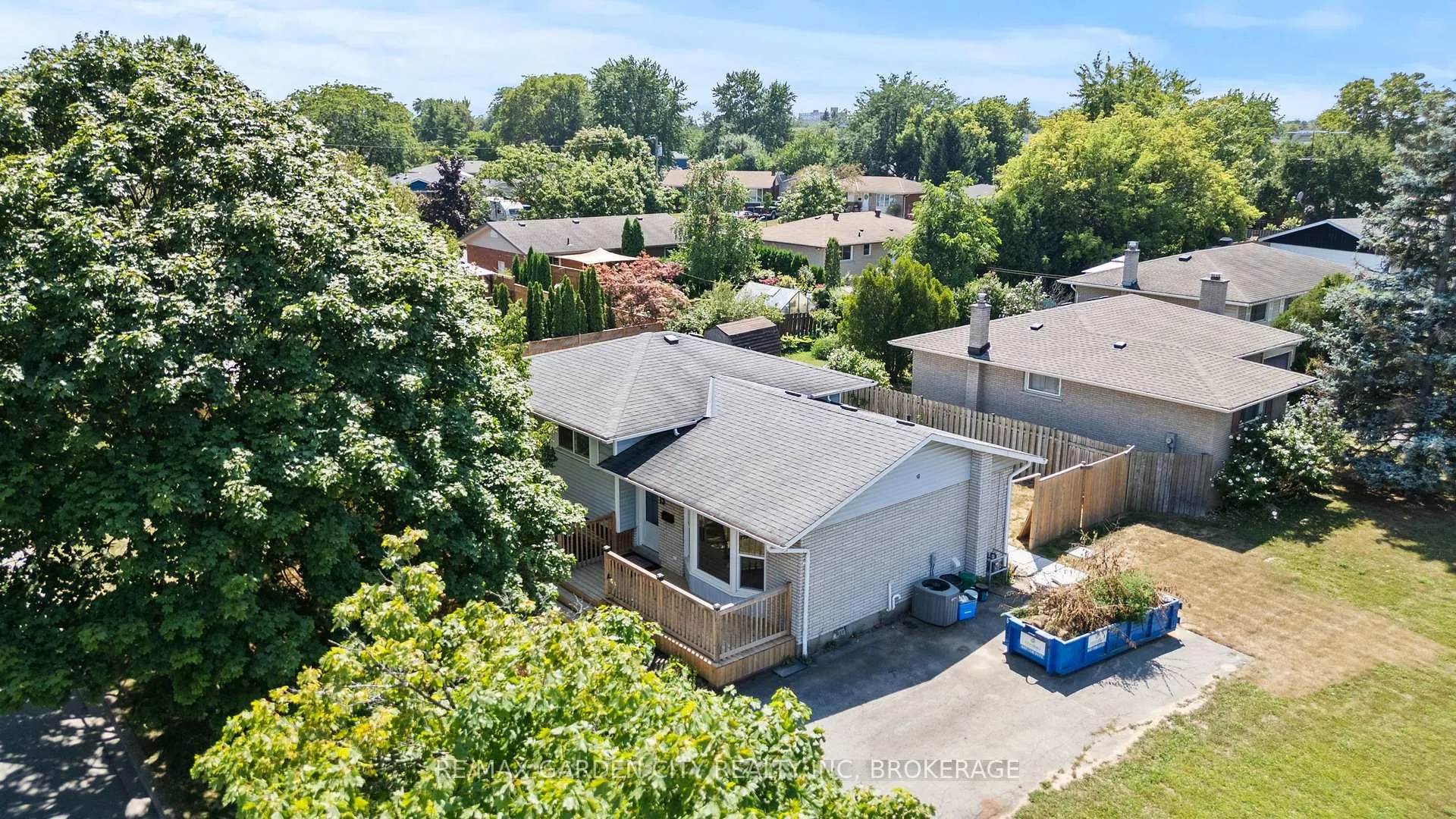 Photo 3 of Unit 1, 15 Ancaster Boulevard, St. Catharines, Carlton/Bunting — HOMEH