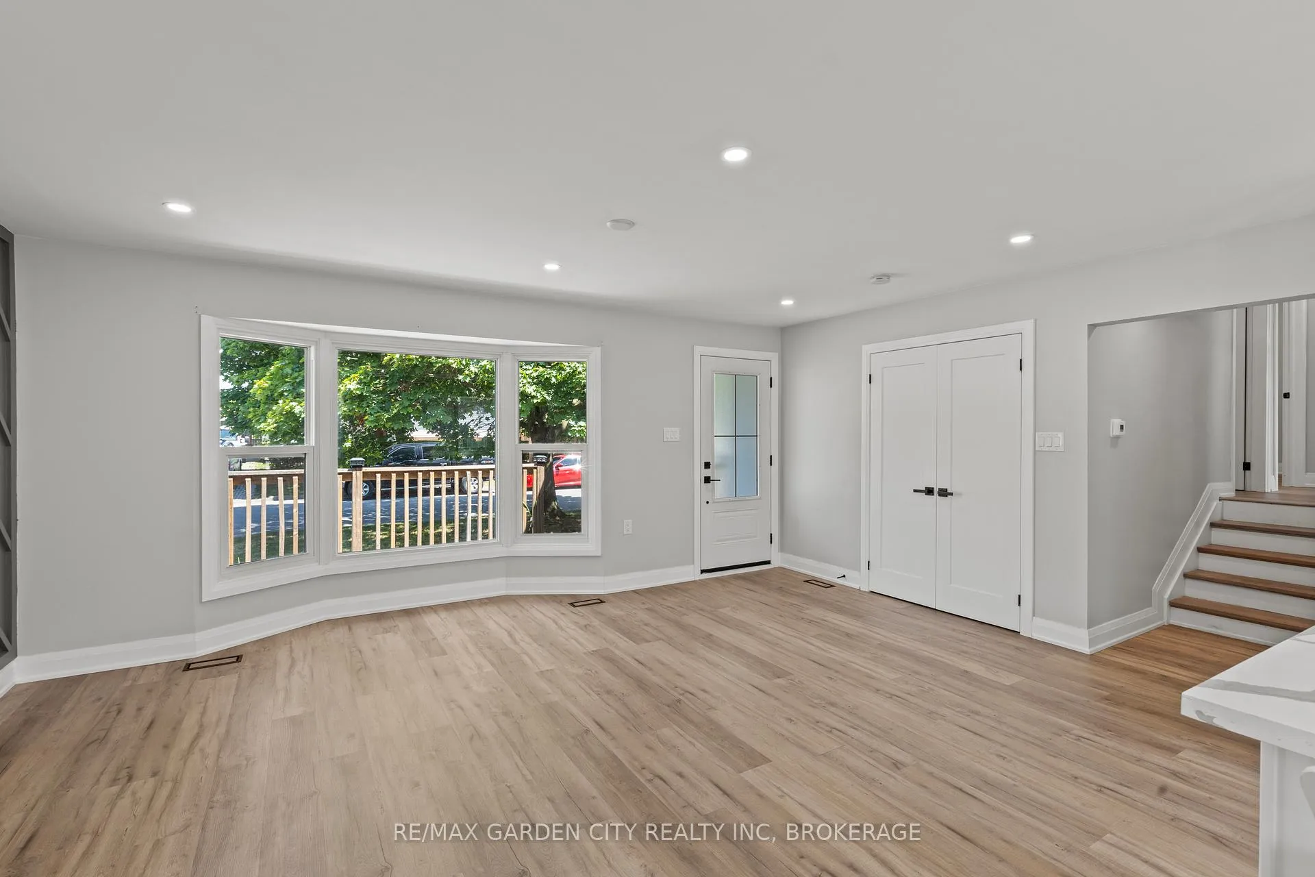 Photo 5 of Unit 1, 15 Ancaster Boulevard, St. Catharines, Carlton/Bunting — HOMEH