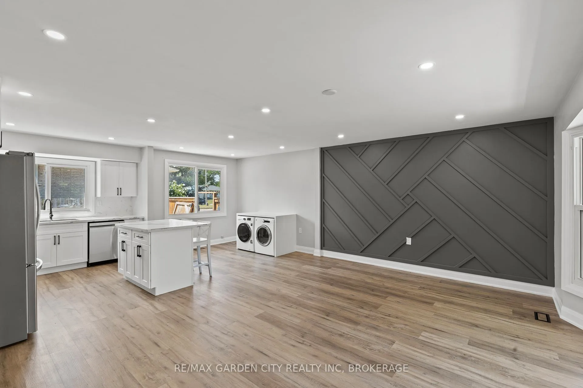 Photo 6 of Unit 1, 15 Ancaster Boulevard, St. Catharines, Carlton/Bunting — HOMEH